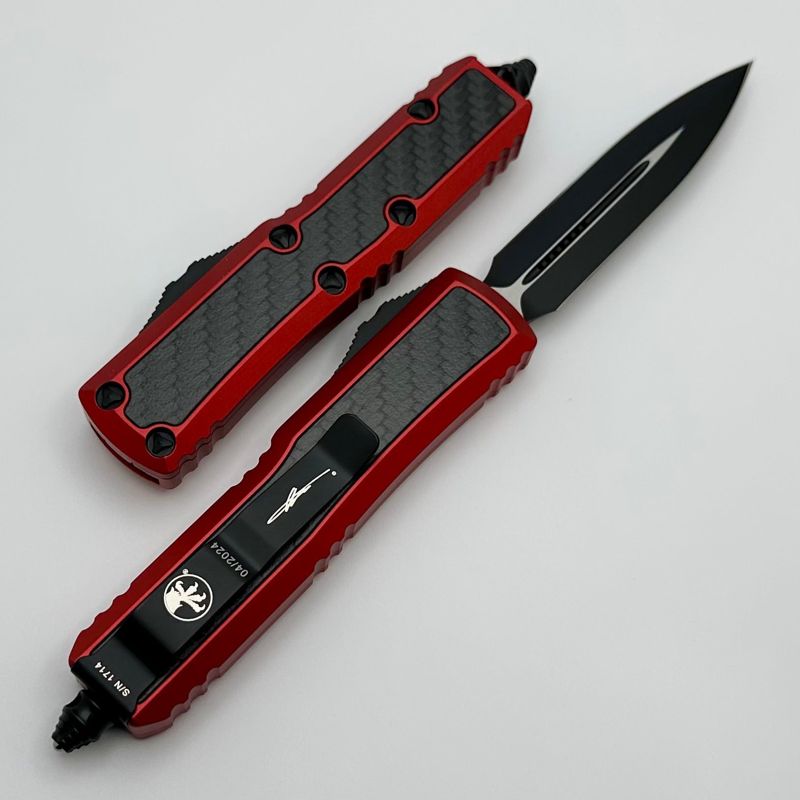 Microtech Daytona D/E Red Signature Series - Premium Carbon Fiber Inlay Knife