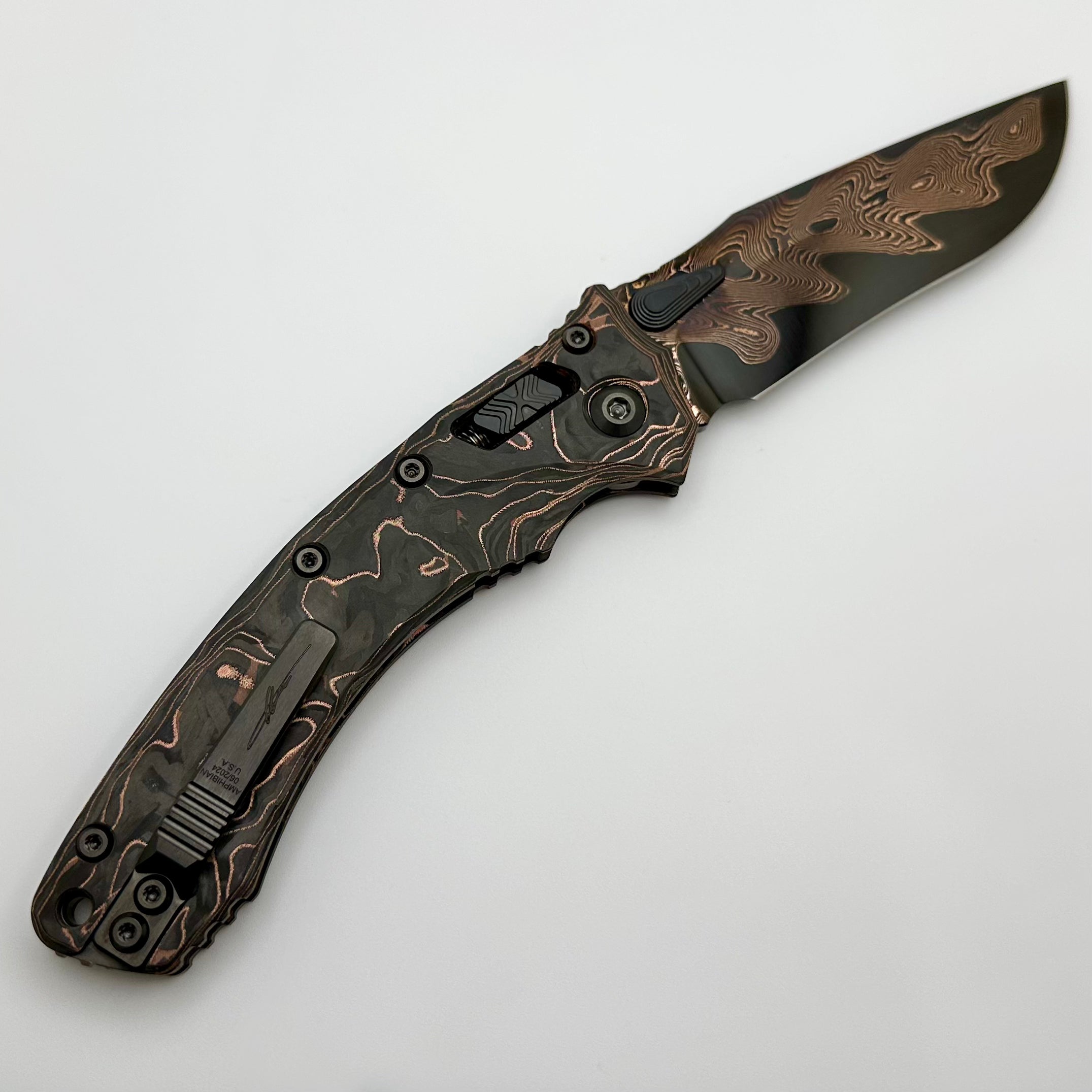 Microtech Amphibian RAM-LOK Signature Series Knife - Premium Carbon Fiber & Damascus Blade