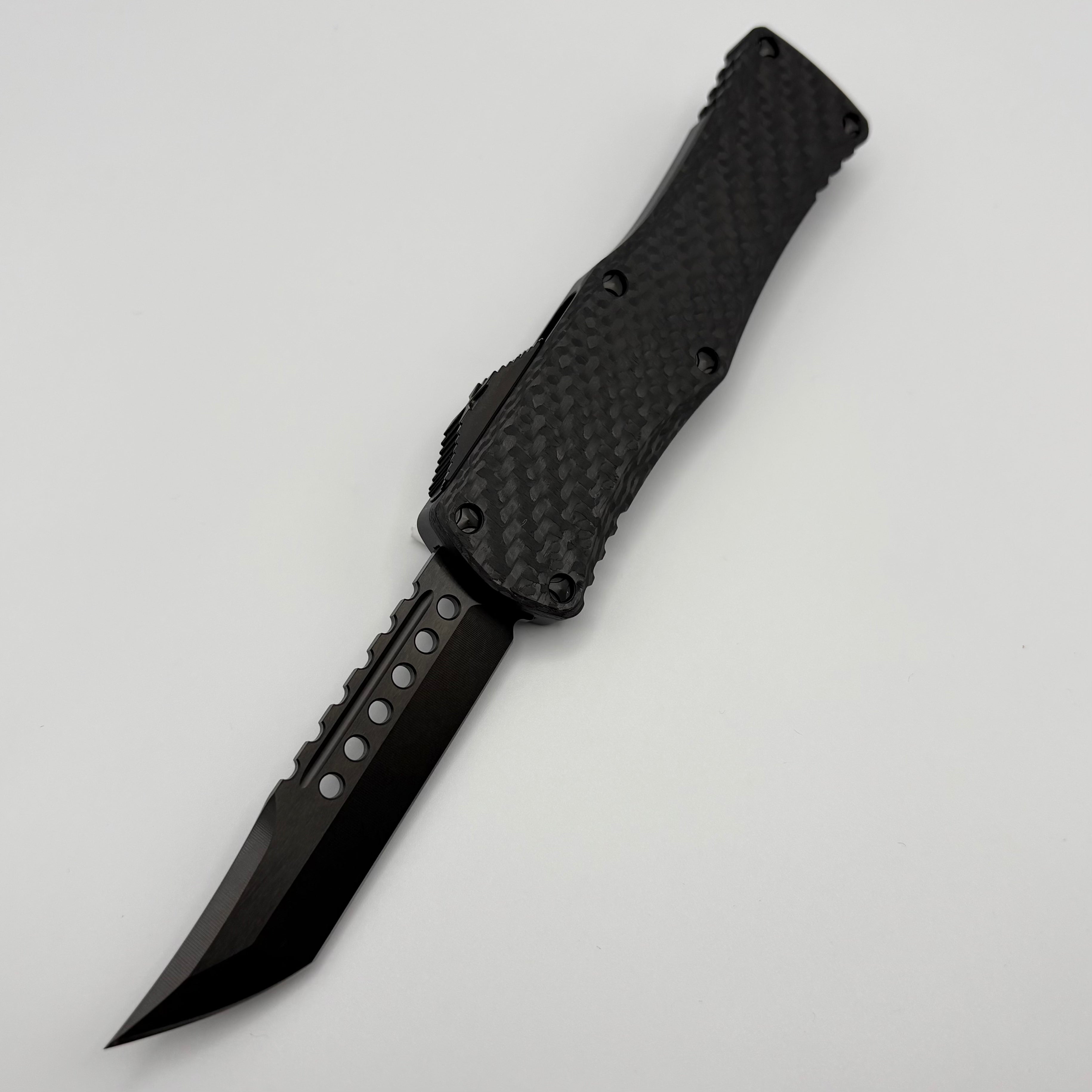 Premium Pre-Owned Microtech Hera Hellhound DLC Signature Series - Carbon Fiber Edition