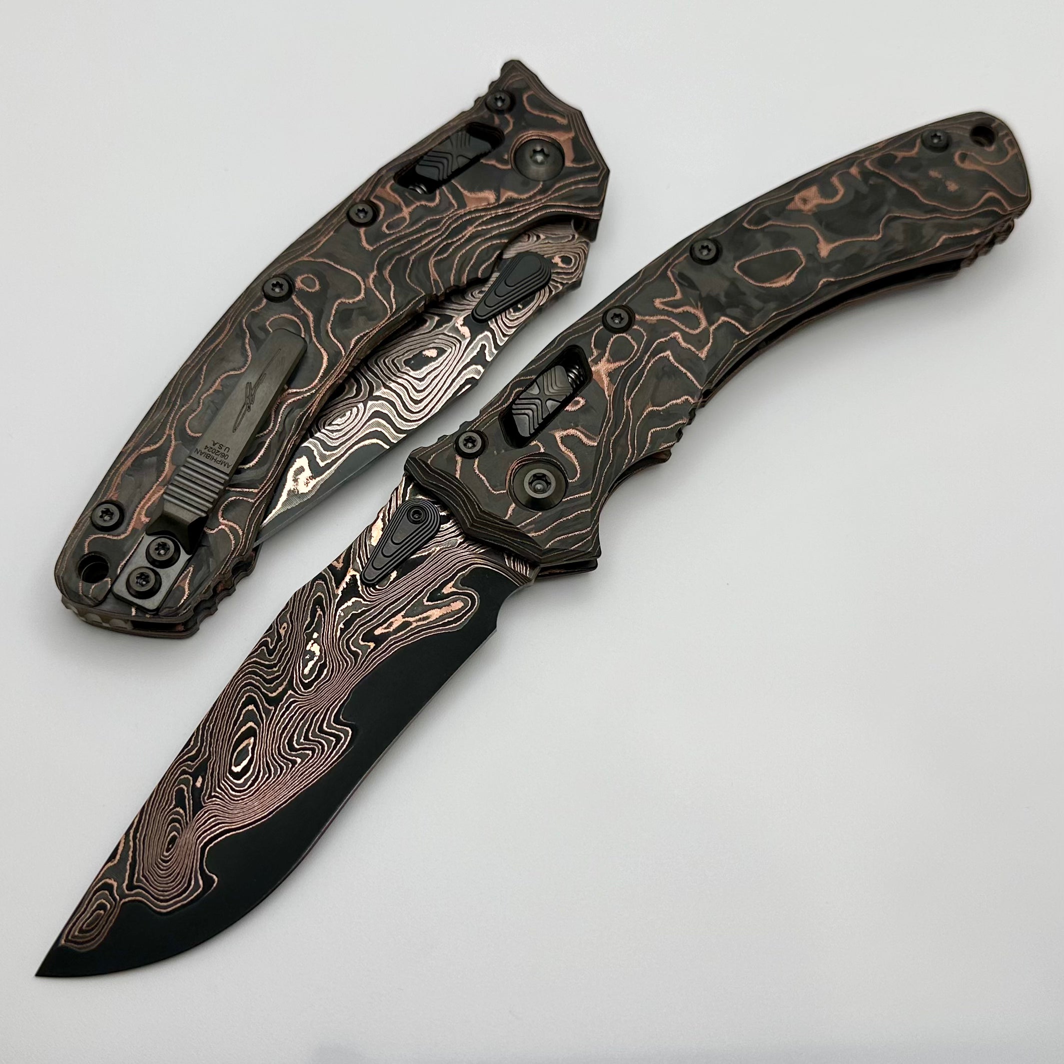 Microtech Amphibian Signature Series Knife - Premium RAM-LOK Baker Forge Elite Copper Mai & Carbon Fiber Handles