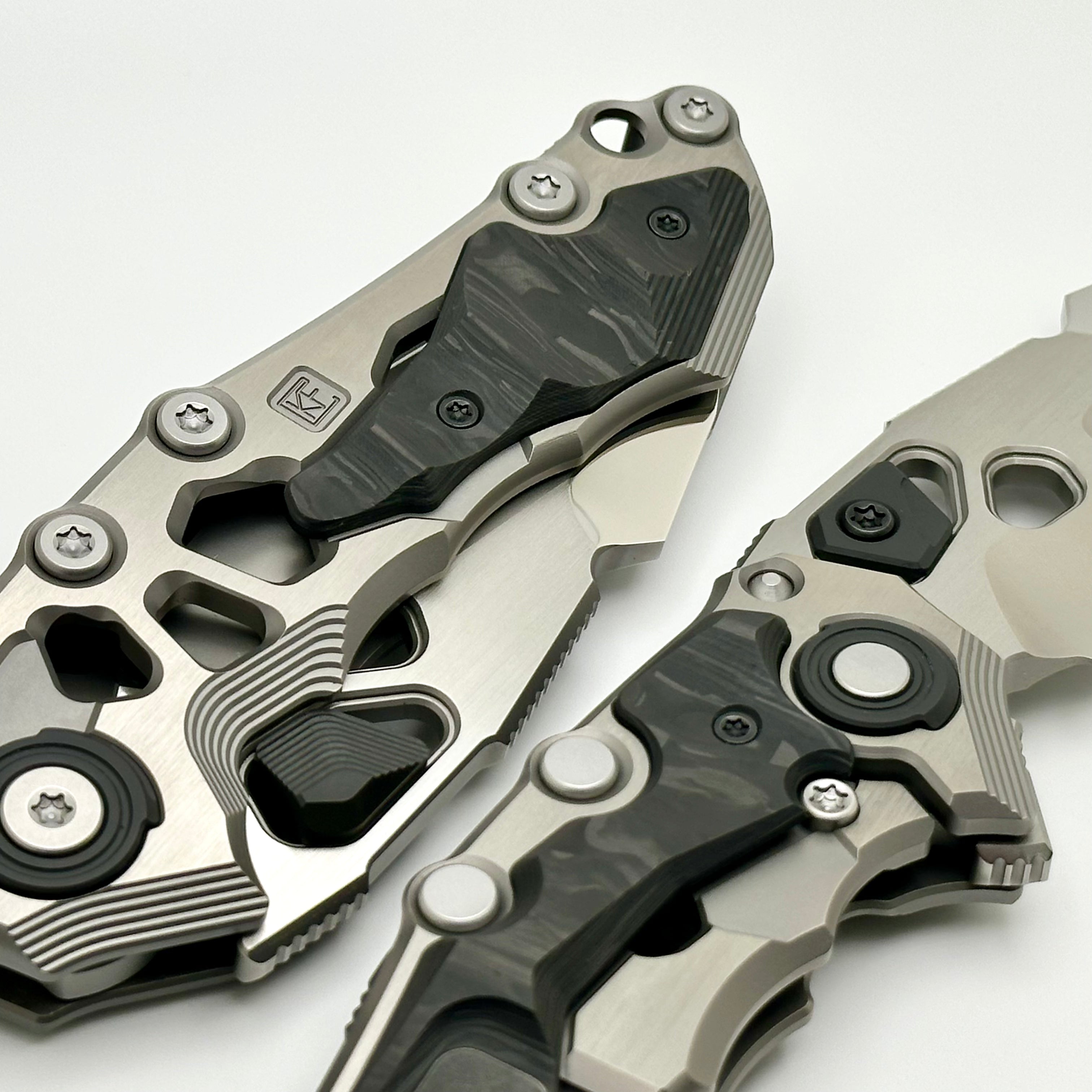 Premium Custom Knife Factory Traktor Titanium/Carbon Fiber & Tri-Tone M390 - Ultimate EDC Knife