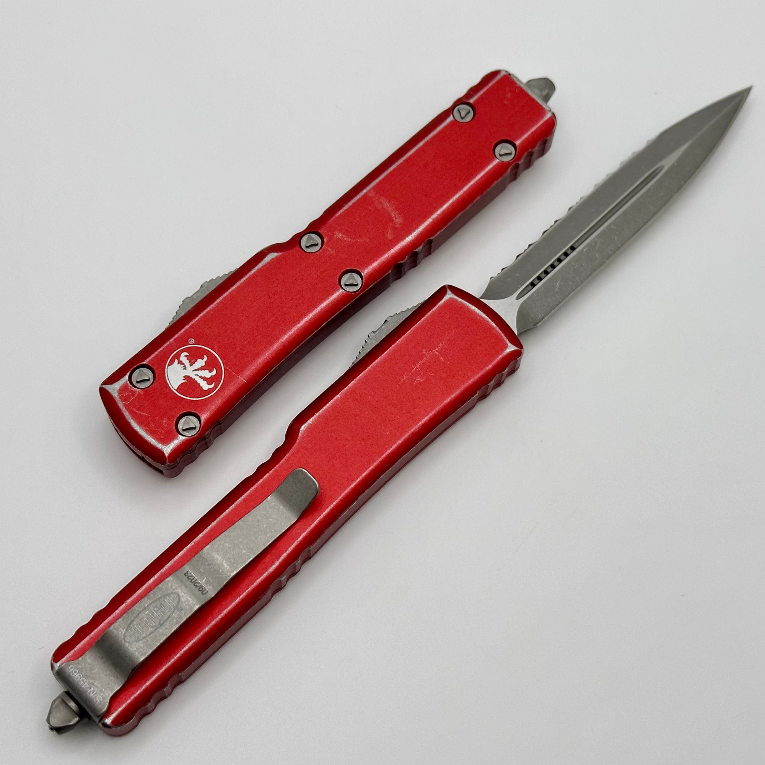 Microtech UTX-70 Apocalyptic D/E Full Serrated Red – Compact & Premium EDC Knife