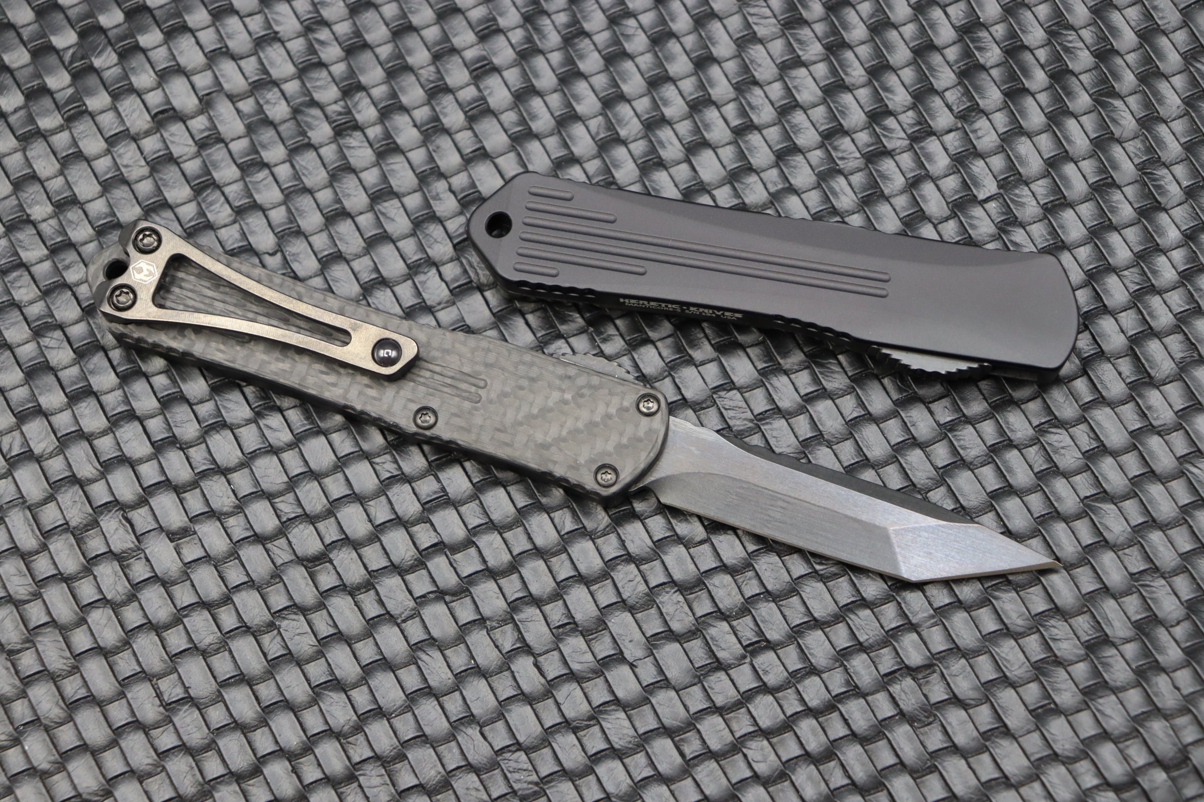 Heretic Knives Manticore S Tanto: Compact EDC OTF Knife | Black & Carbon Fiber