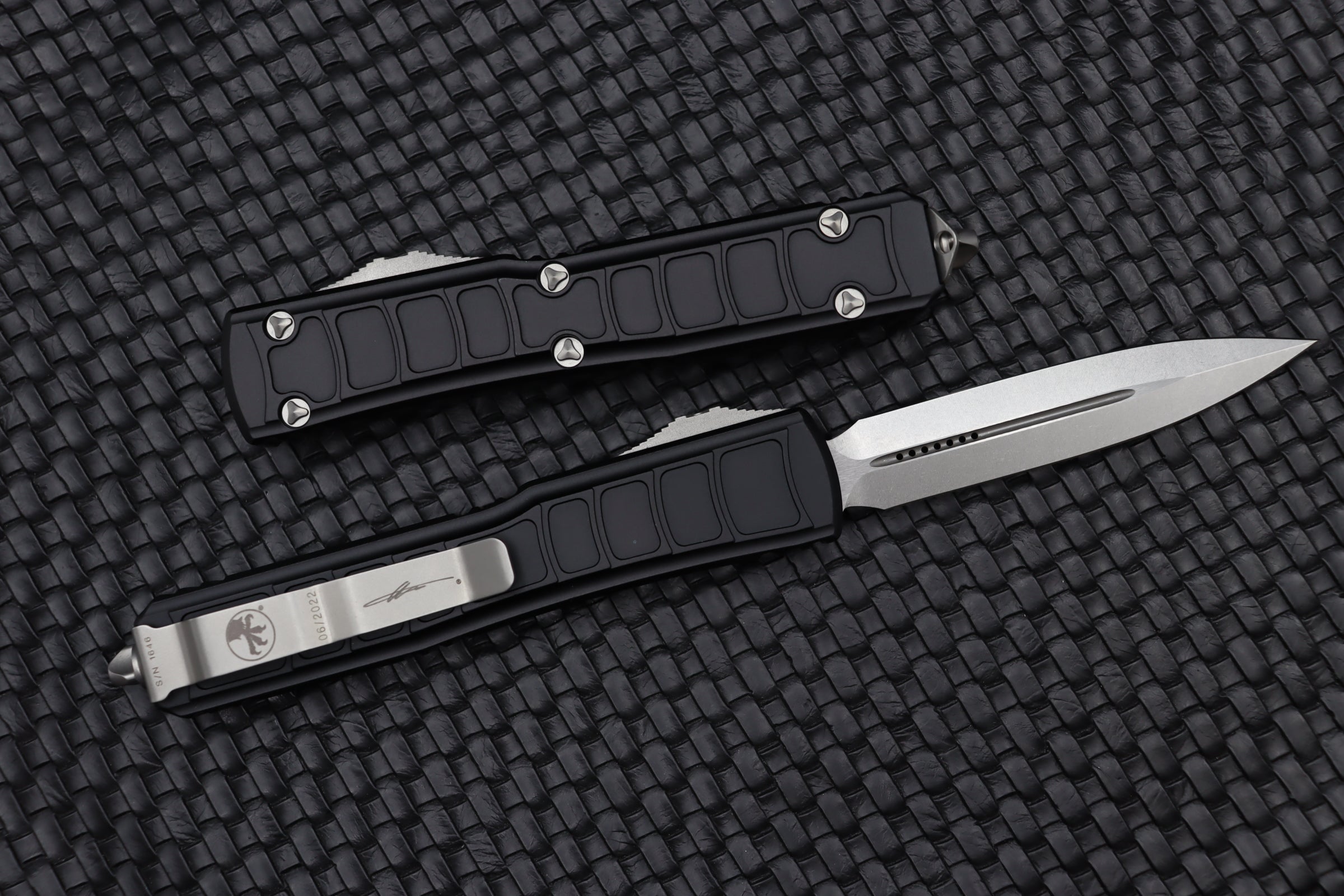 Microtech Ultratech II Signature Series - Premium Black Double Edge OTF Knife