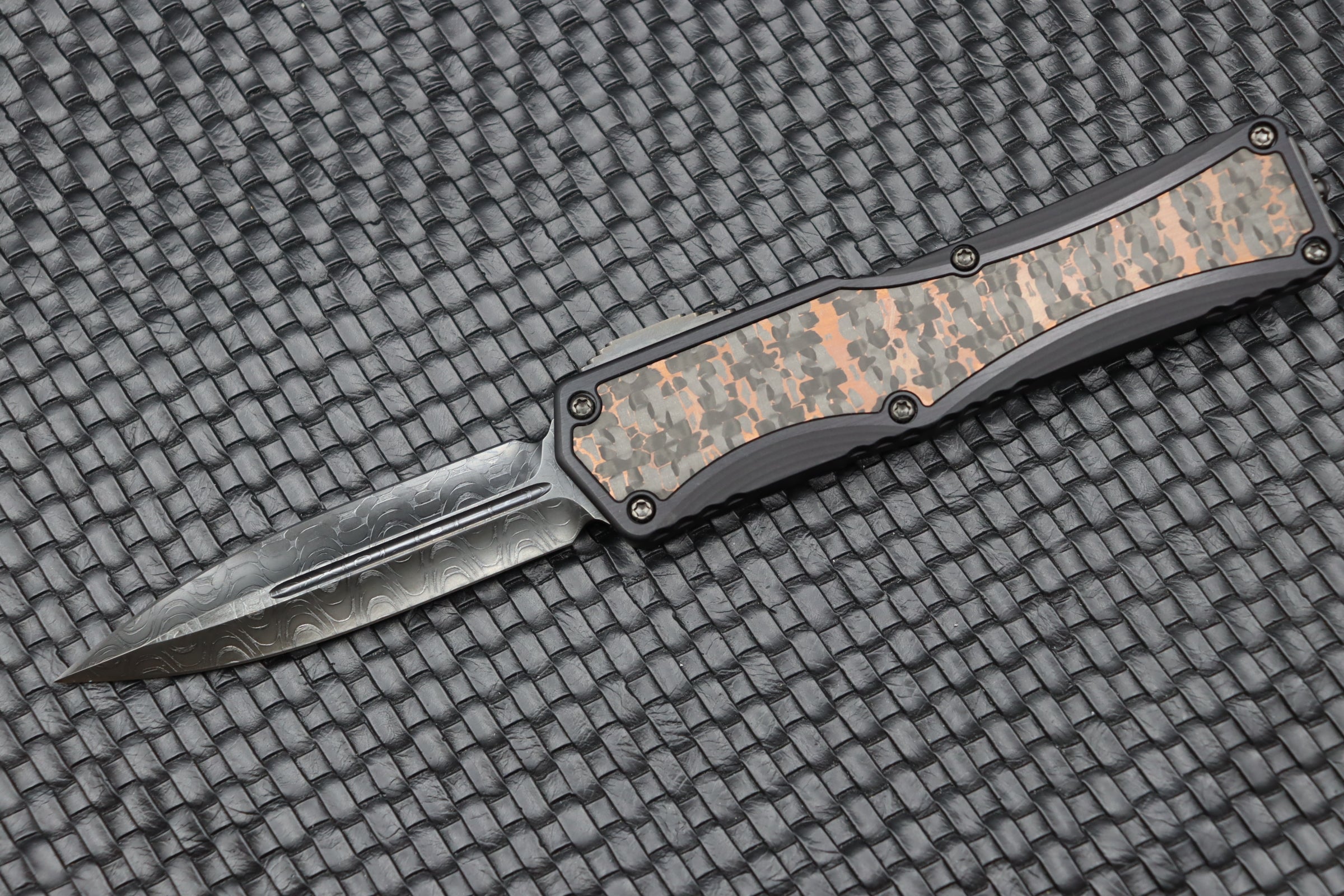 Heretic Knives Colossus Vegas Forge DLC Razor Wire Damascus & Snakeskin Copper Fat Carbon - Premium Tactical Folding Knife