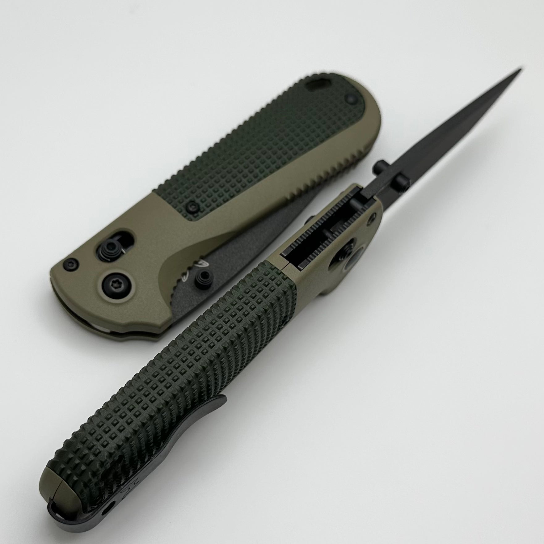 Benchmade Redoubt Ranger Green Tanto D2 EDC Knife - Ultimate Hard-Use Utility Tool