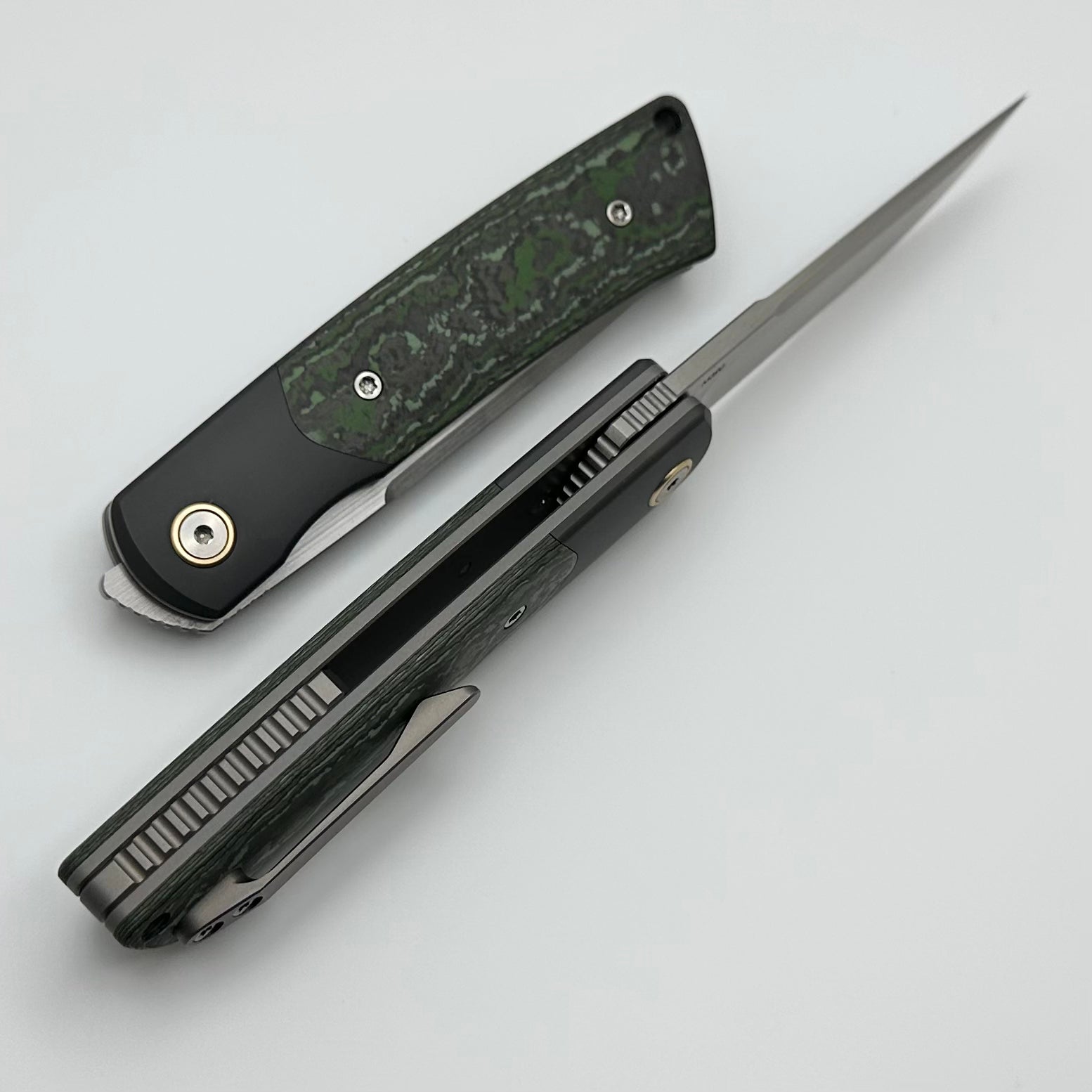 Premium Reate Tribute Knife with Zirconium Bolsters & Jungle Wear Fat Carbon - Ultimate EDC Companion