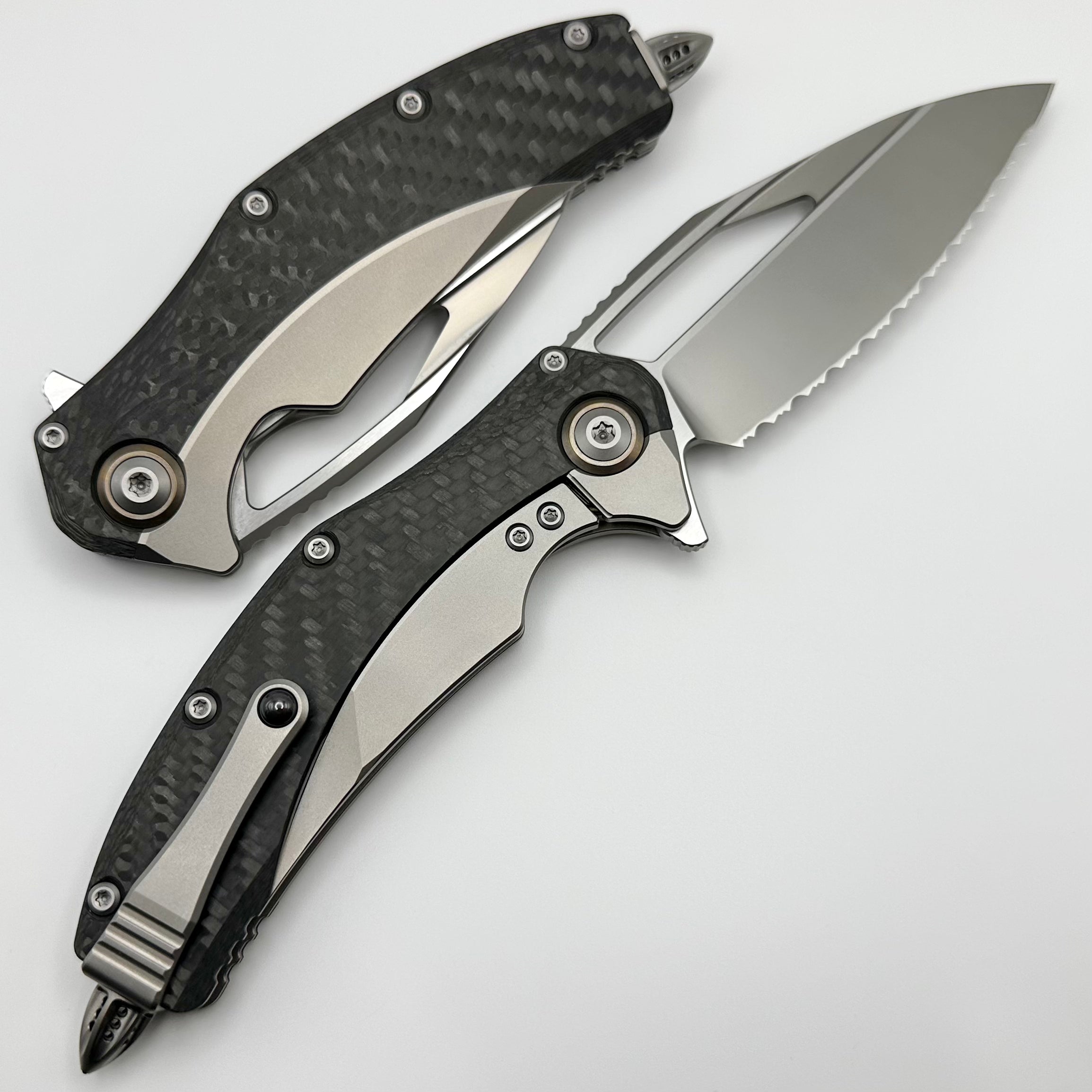 Microtech Matrix Titanium Elite: Carbon Fiber Scales & Bronze Ti Pivot Collars | Full Serrated M390 Blade