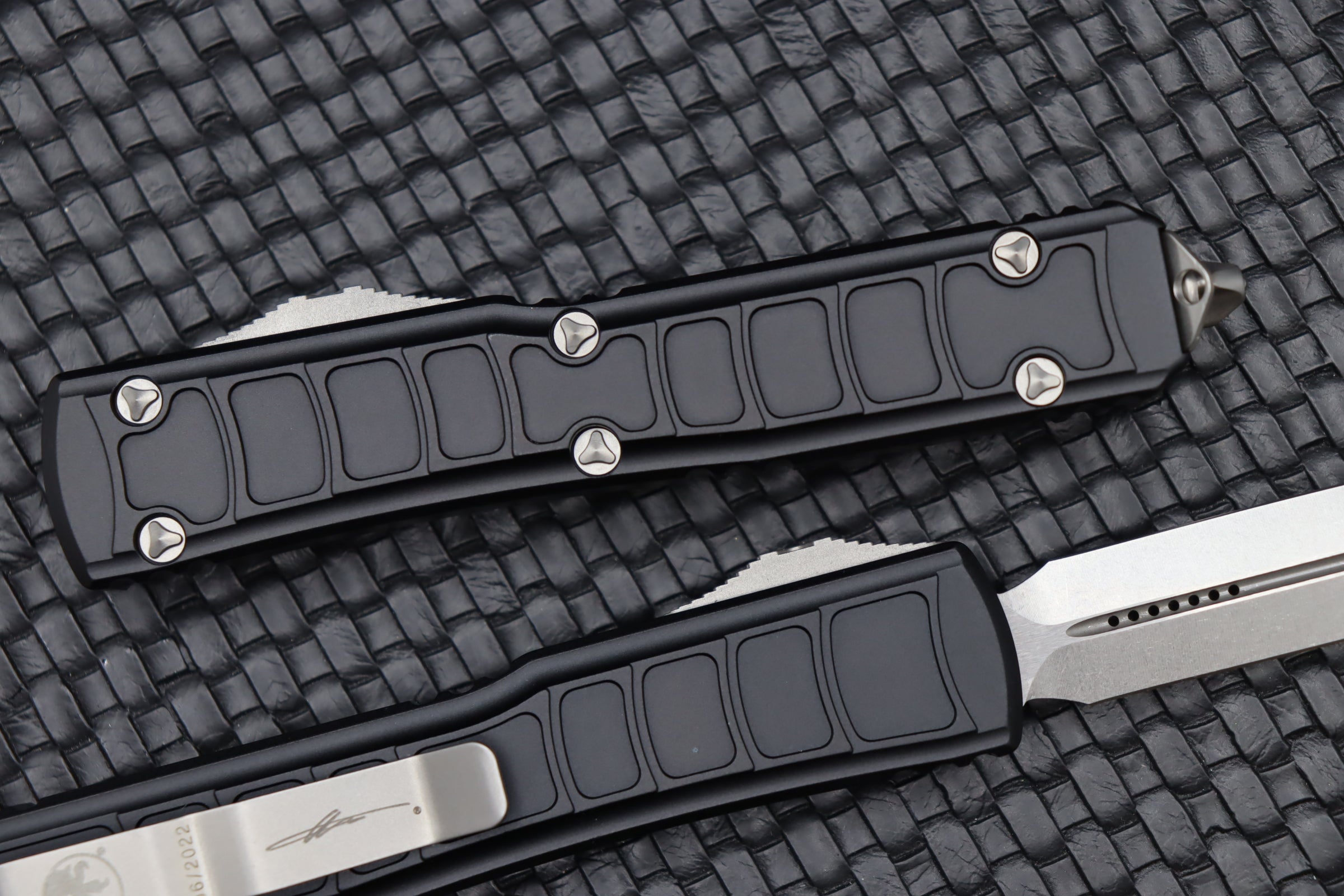 Microtech Ultratech II Signature Series - Premium Black Double Edge OTF Knife