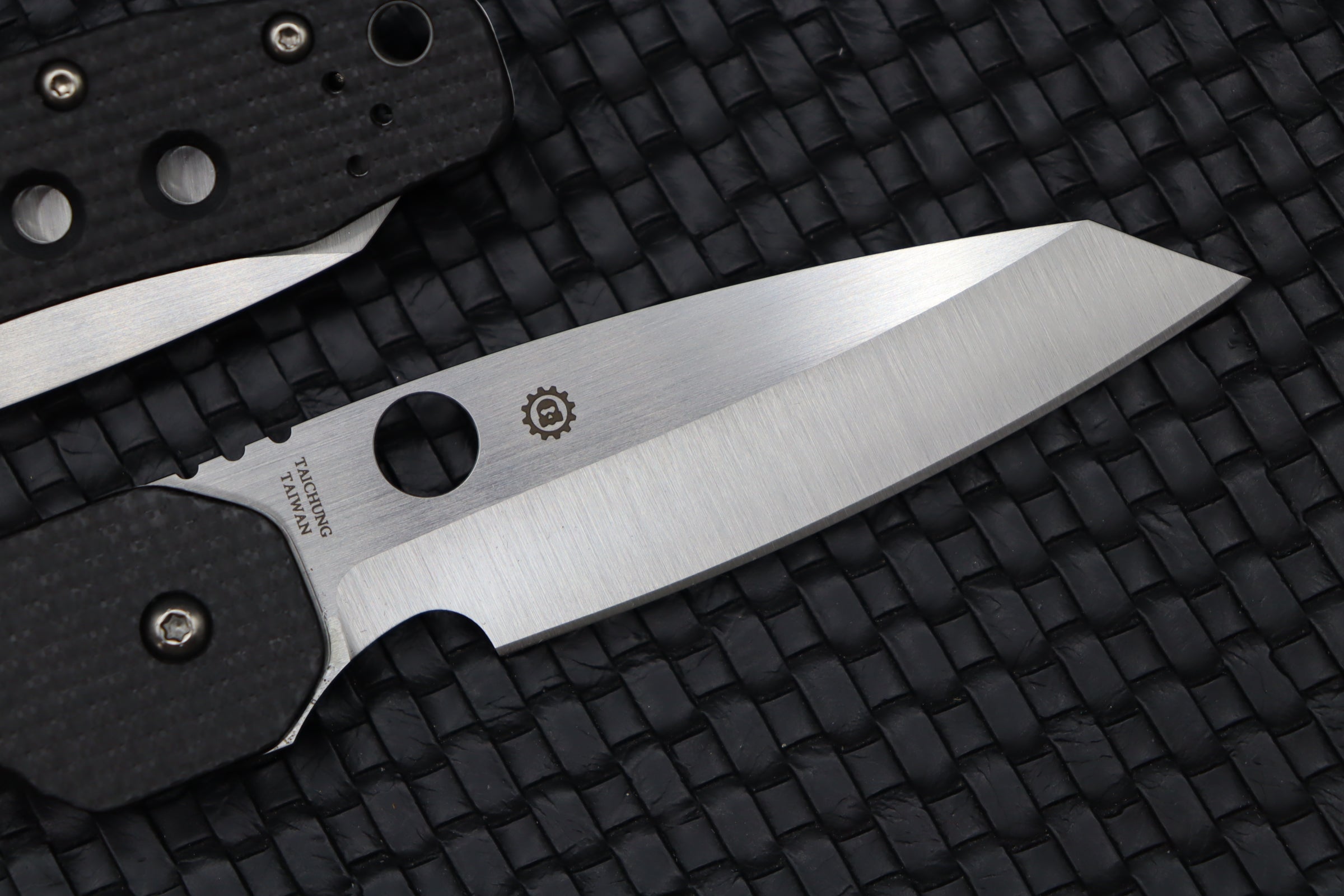 Spyderco Smock S30V Carbon Fiber Folding Knife - Premium EDC Companion