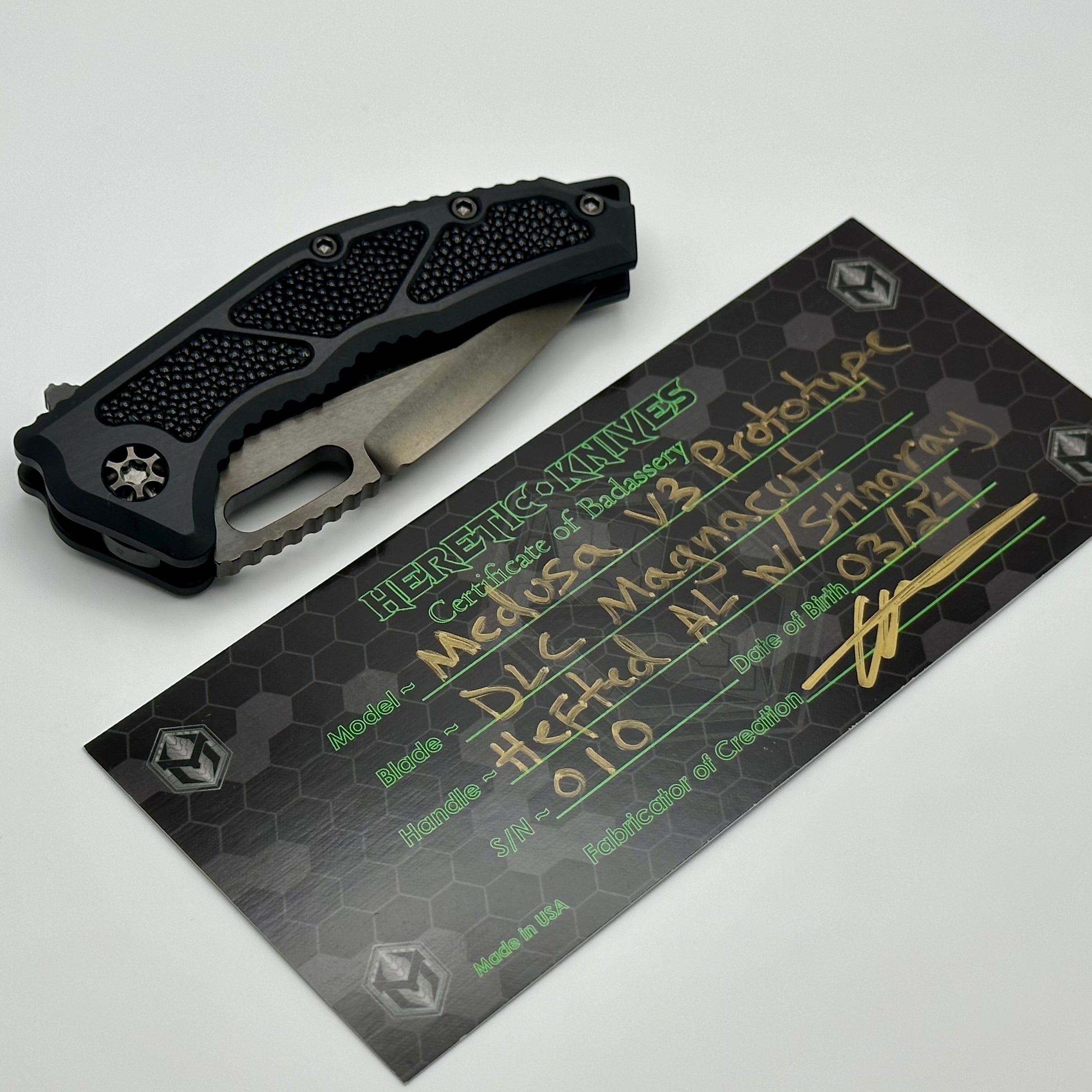 Heretic Knives Premium Medusa V3 Custom Manual Prototype - Black Aluminum Frame Lock with Stingray Inlays & DLC MagnaCut Blade