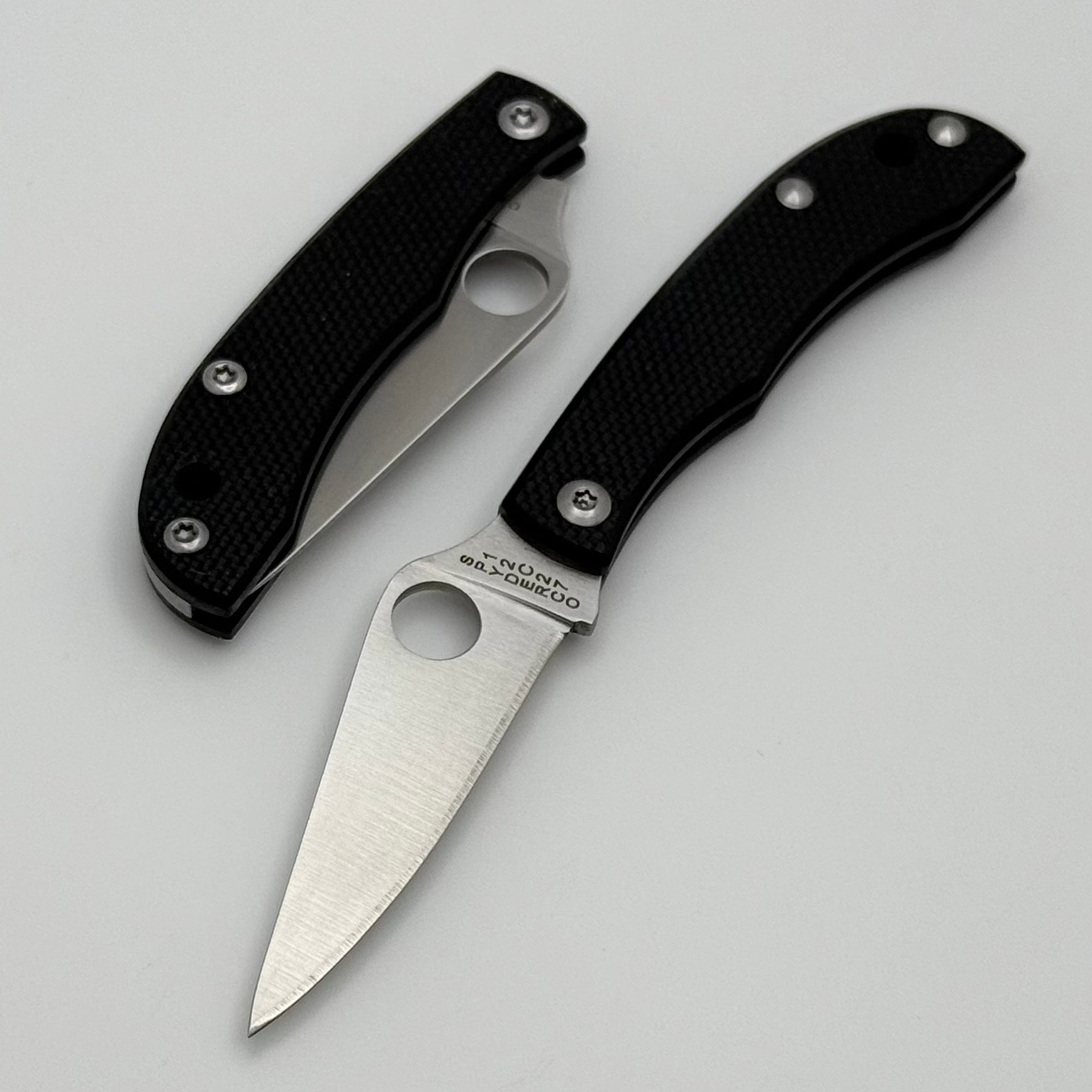 Spyderco Honeybee Black G-10 Premium Pocket Knife with 12C27 Steel