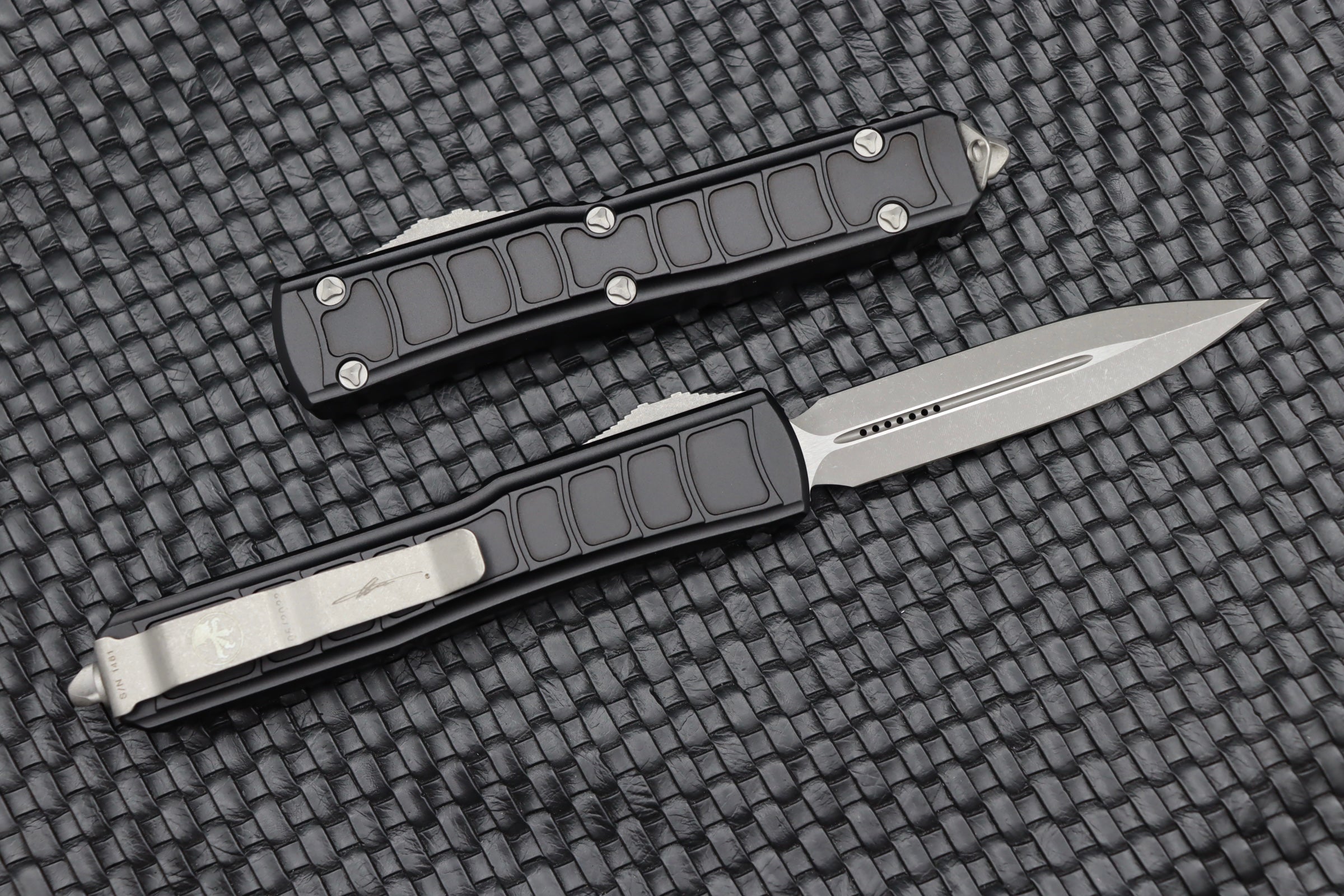 Microtech Ultratech II Apocalyptic Black Signature Series - Ultimate OTF Knife