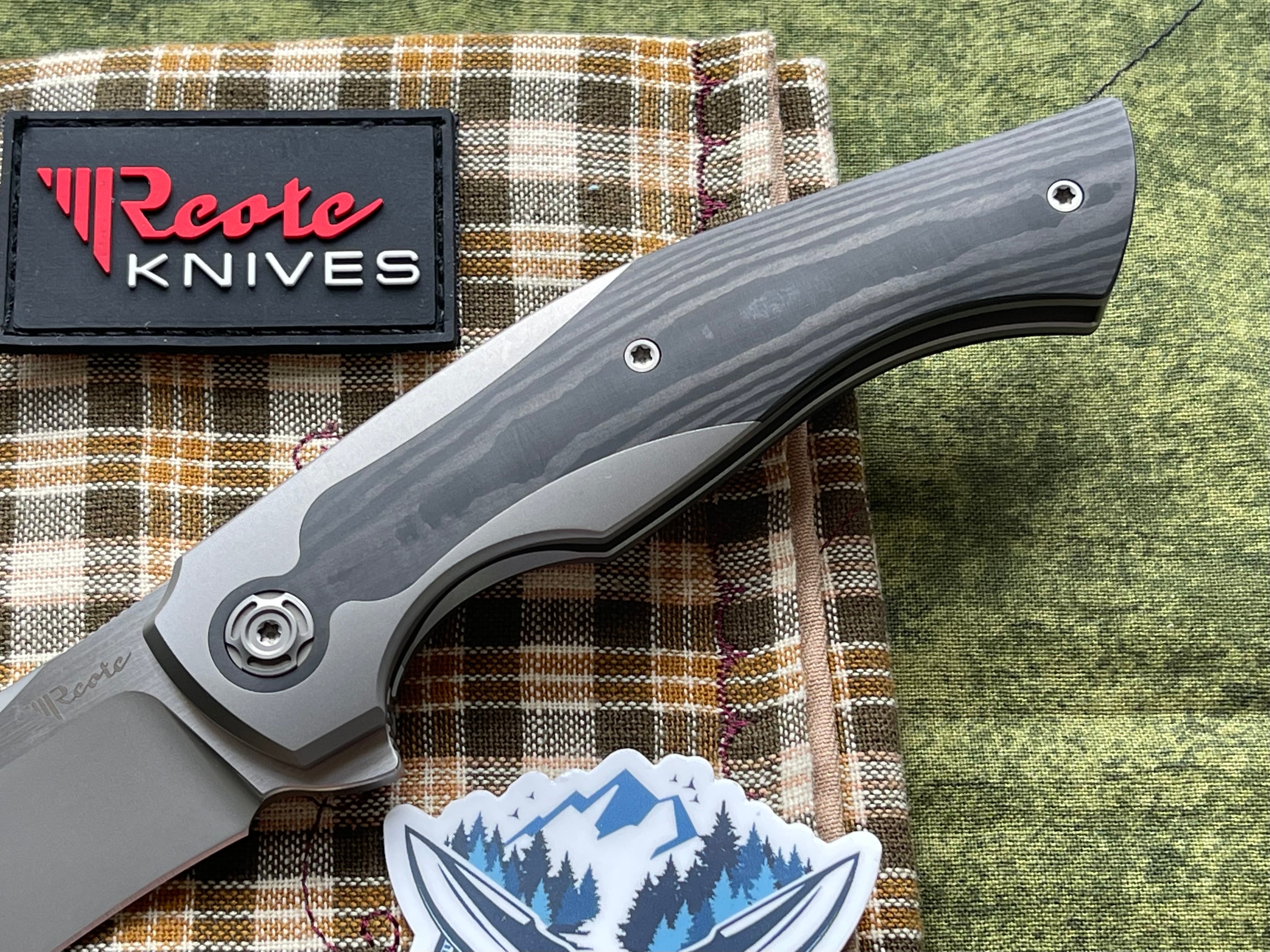 Reate Coyote Wave: Premium M390 Carbon Fiber Folding Knife