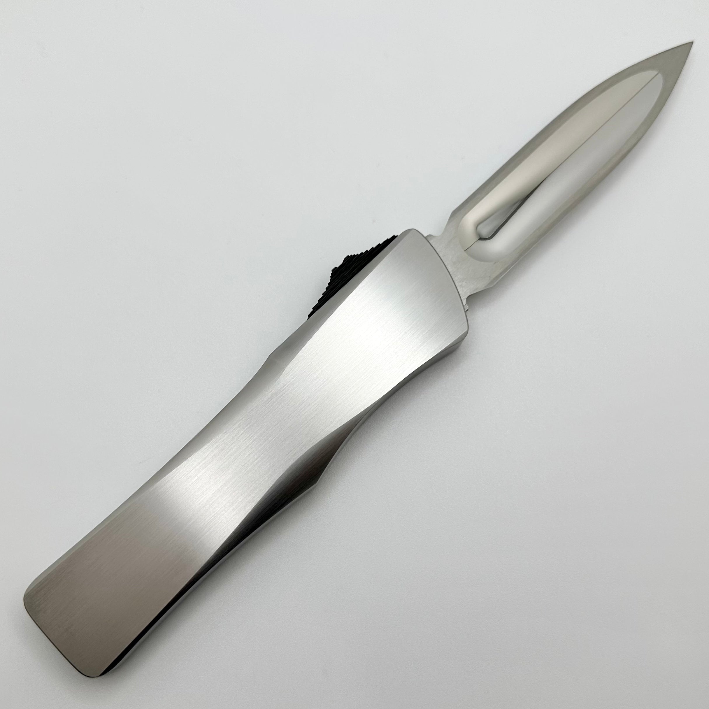 Marfione Custom Knives Combat Troodon O-Yari: Premium Mirror Polish M390 Blade with Satin Finish & Carbon Fiber Button