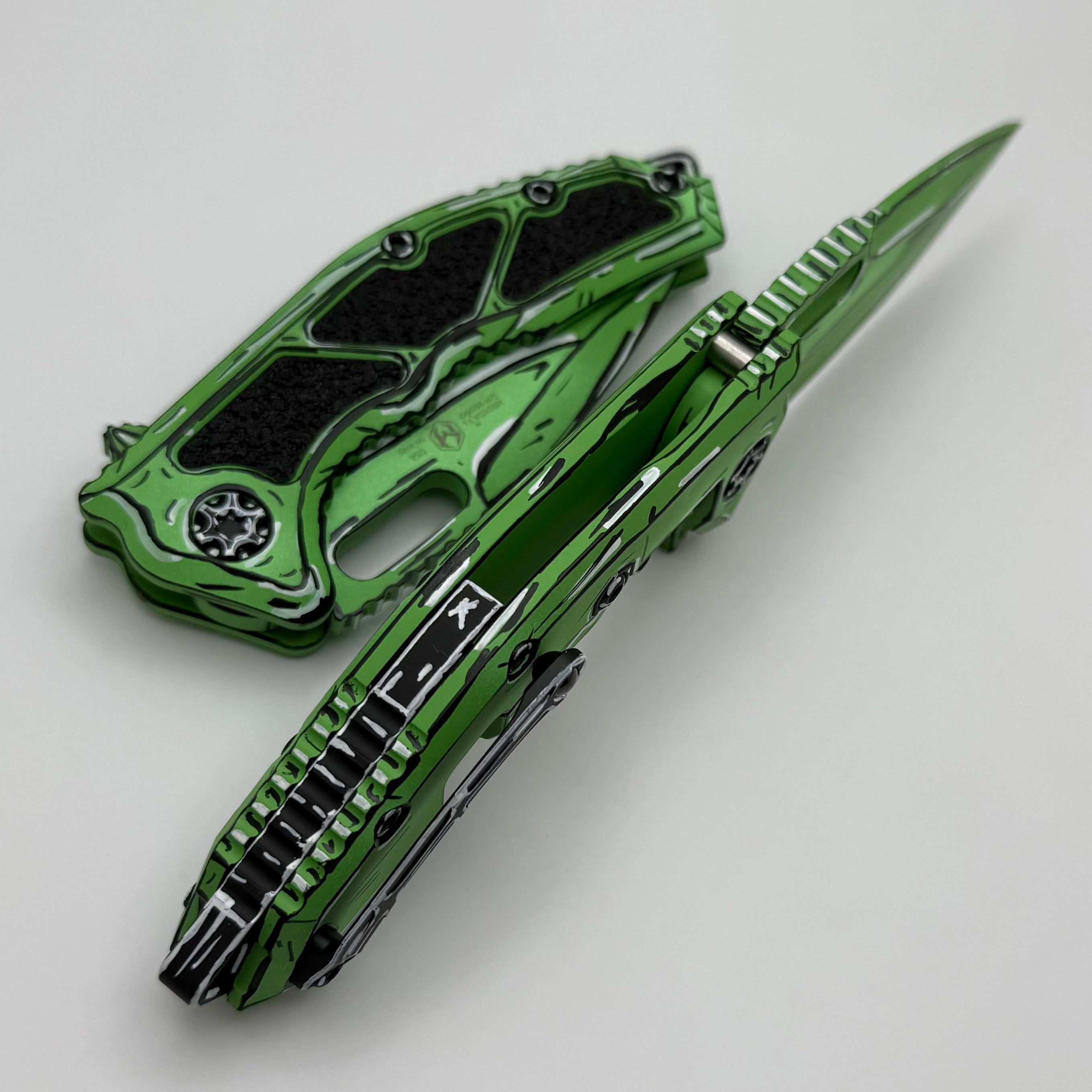 Heretic Knives Medusa Cel Shade Toxic Green | Premium MagnaCut Blade