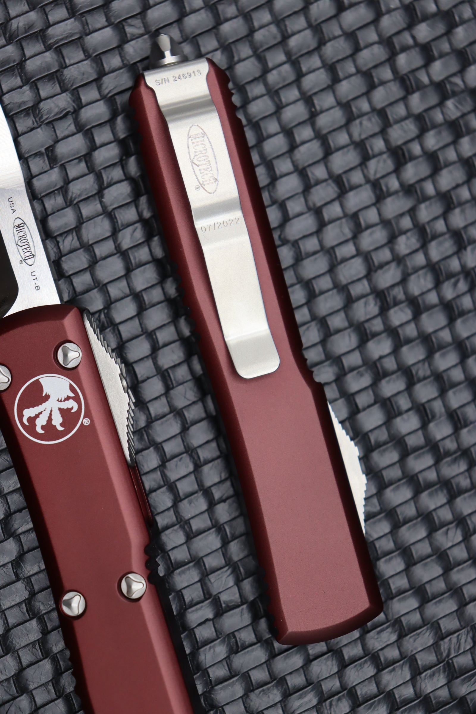 Microtech Ultratech Bayonet Satin Standard & Merlot 120-4MR - Premium OTF Knife