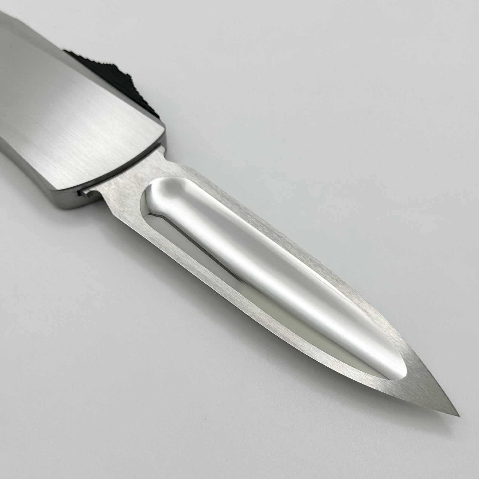 Marfione Custom Knives Combat Troodon O-Yari: Premium Mirror Polish M390 Blade with Satin Finish & Carbon Fiber Button