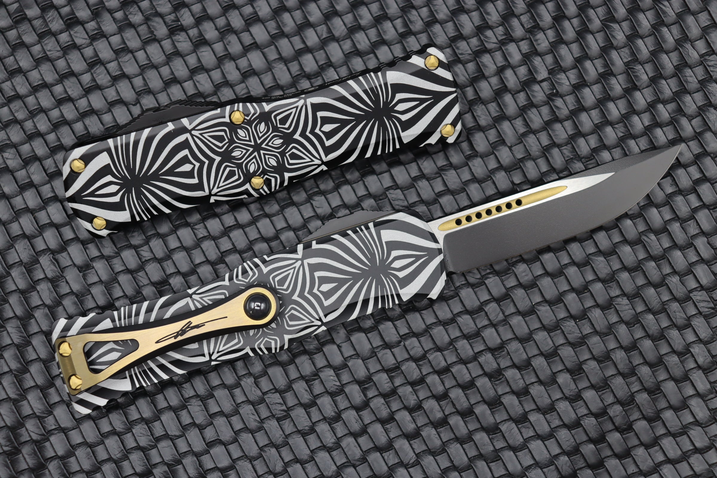 Premium Microtech Hera Knife - Two-Toned Black & Gold 'SOURCE' Artwork