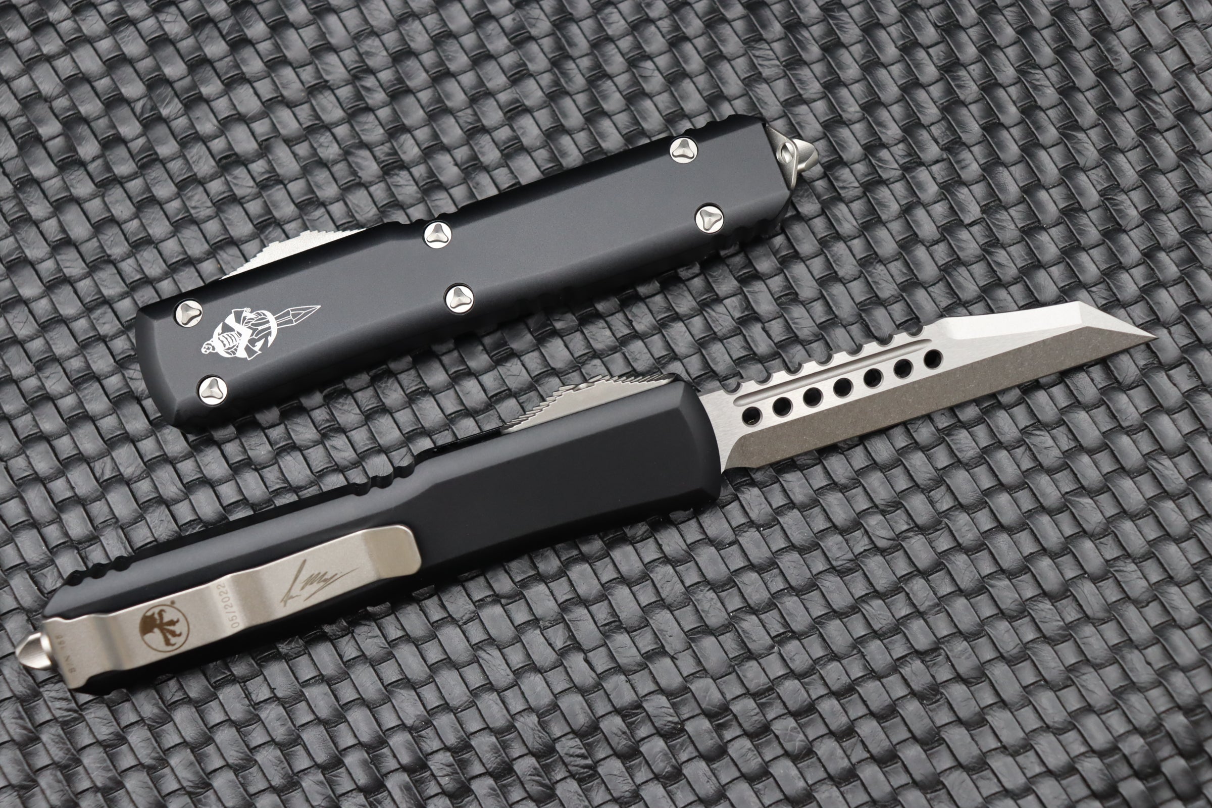 Microtech Ultratech Warhound Stonewash Standard & Black 119W-10S - Premium OTF Knife