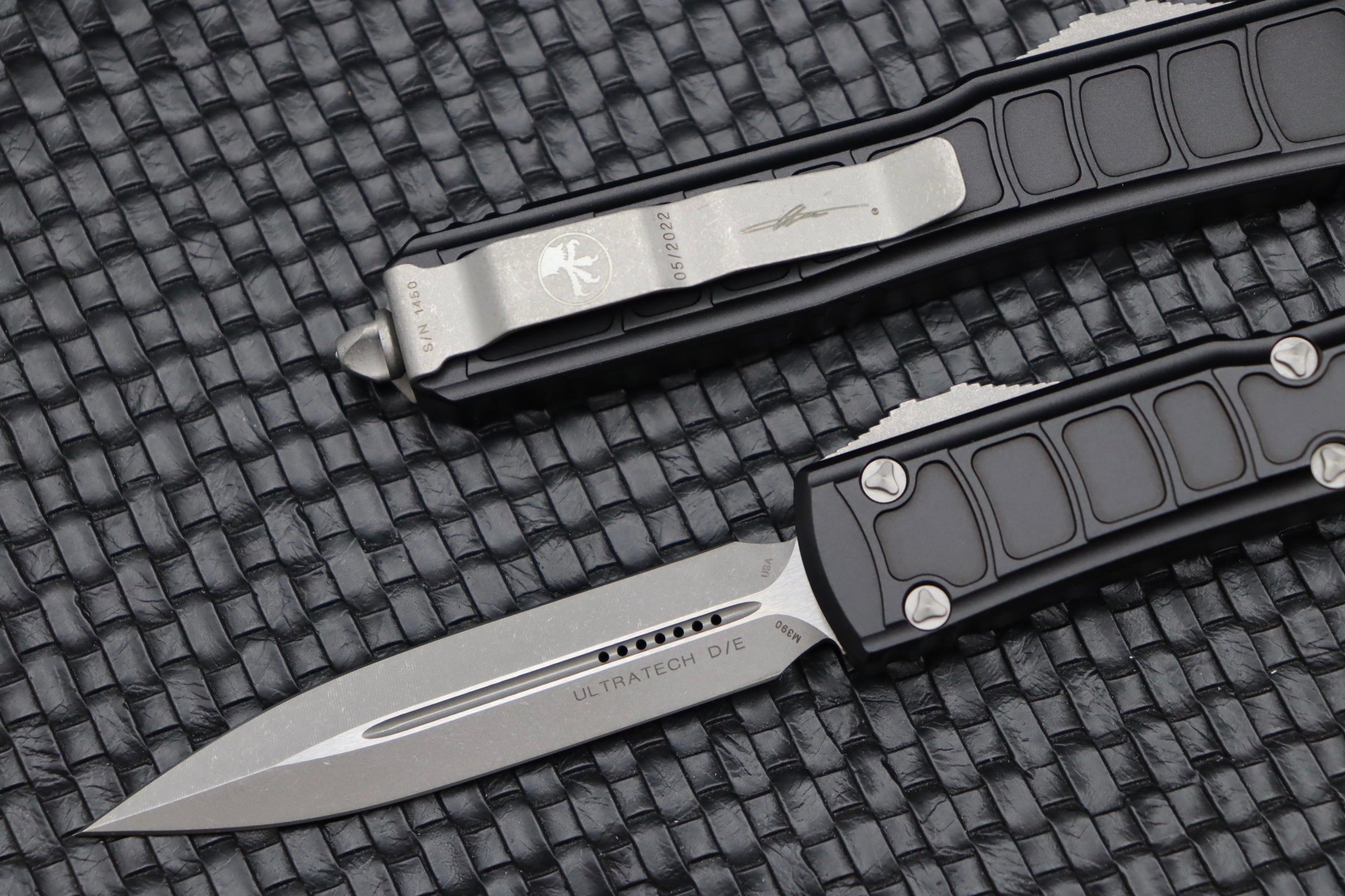 Microtech Ultratech II Apocalyptic Black Signature Series - Ultimate OTF Knife