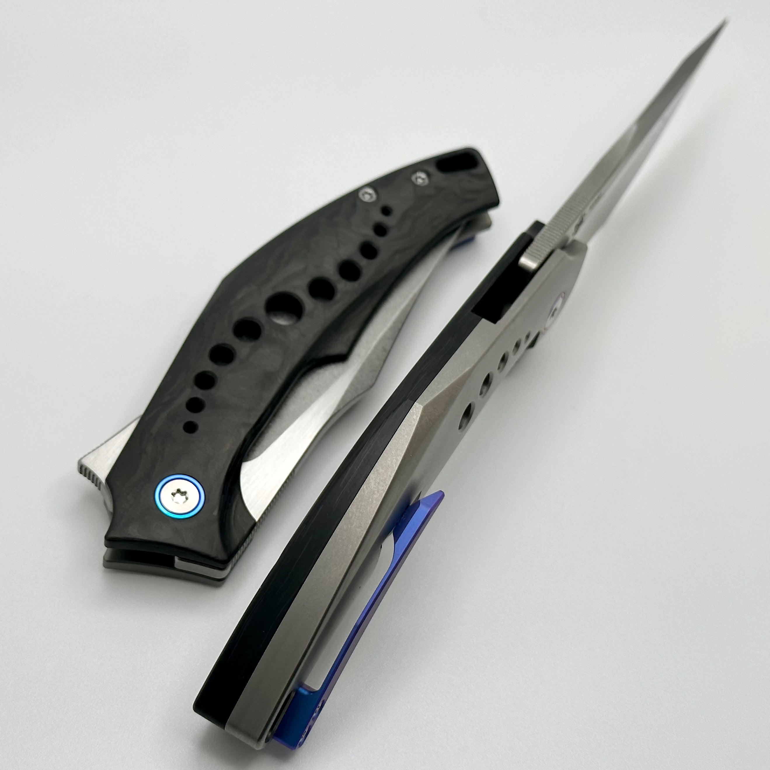 Premium Tashi SOS Folding Knife - M390 Steel & Carbon Fiber/Titanium Handles with Blue Accents