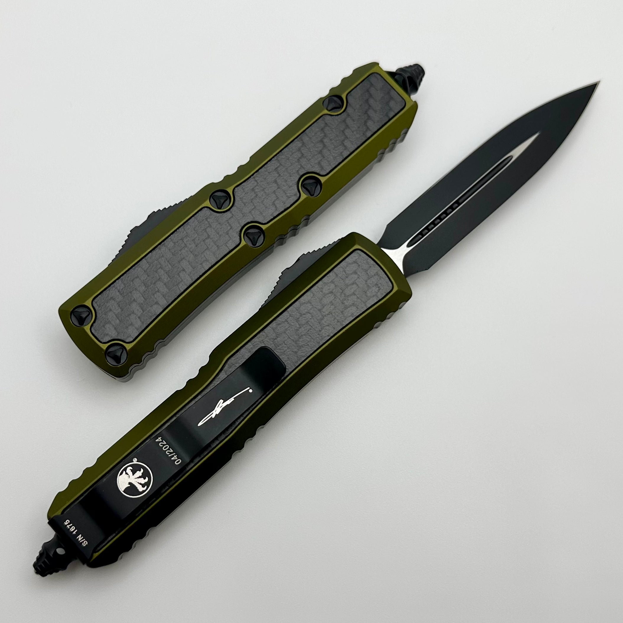 Premium Microtech Daytona D/E OD Green Knife with Carbon Fiber Inlays - Signature Series 126-1ODCFIS