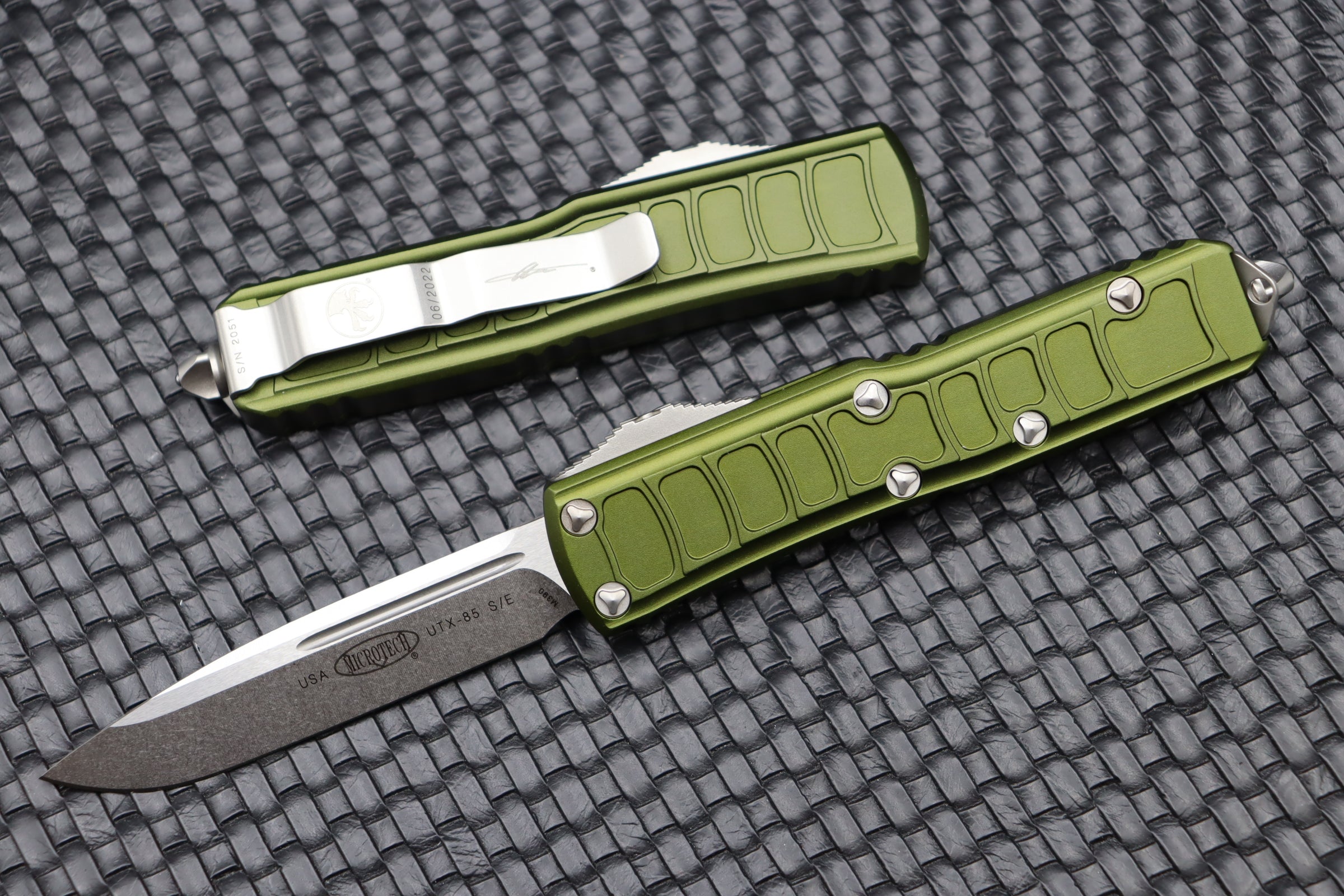 Microtech UTX-85 Signature Series: Premium EDC Knife with Stonewash Finish