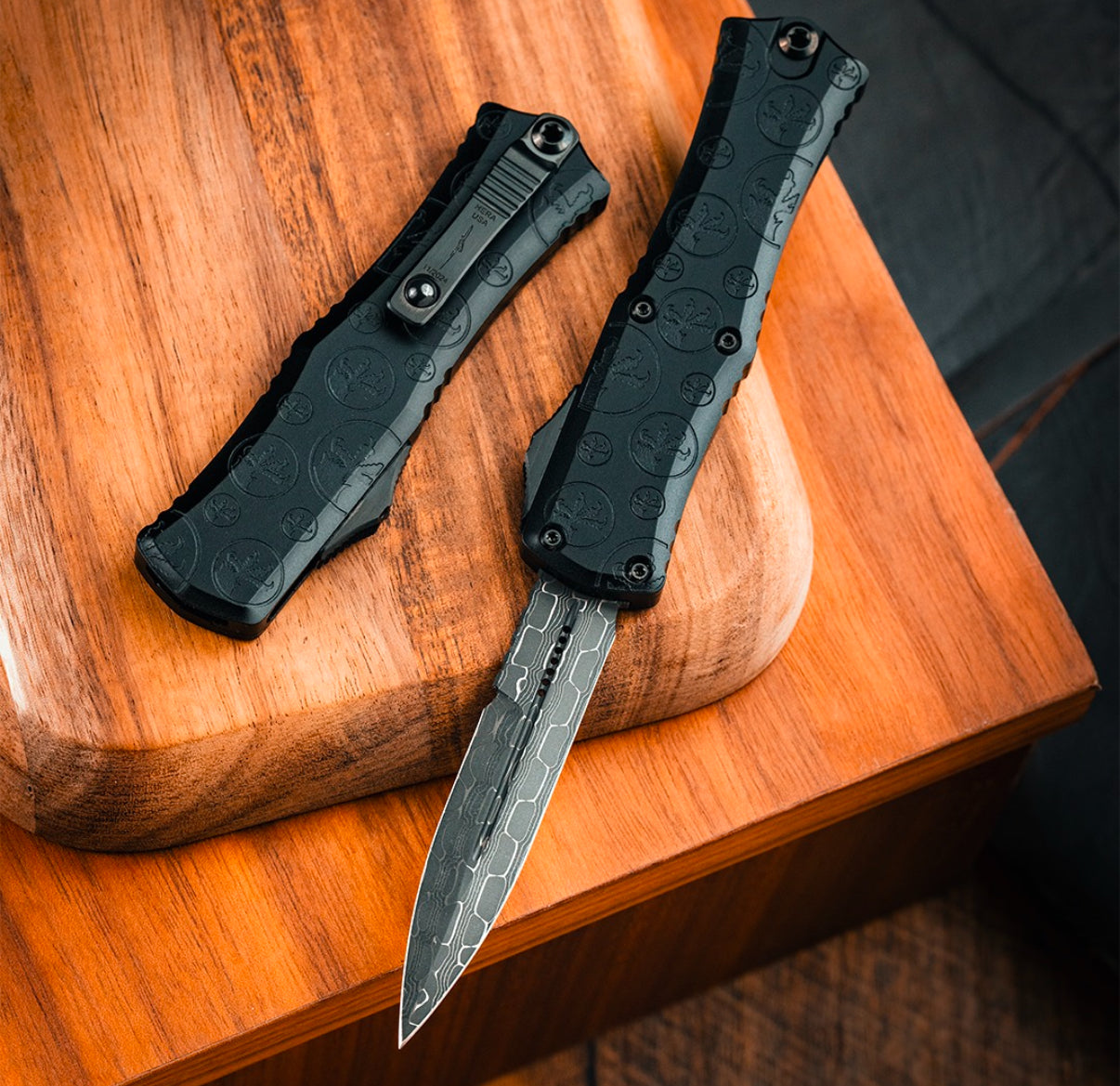 Microtech Hera II Mini Signature Series: Premium Damascus Blade with Black Claw Burst Engraved Handle