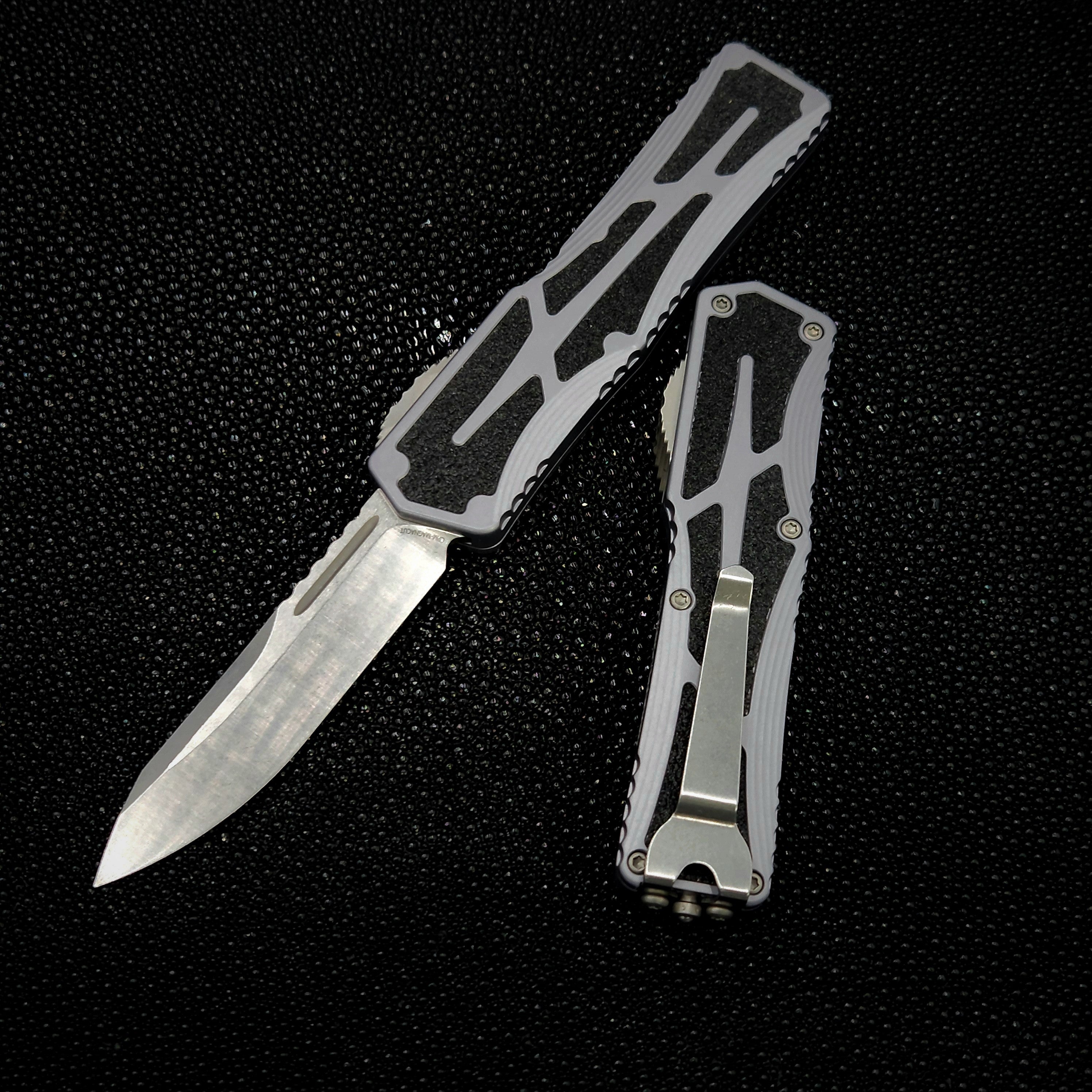 Heretic Knives Colossus: Premium Single Edge Magnacut Blade with Gray Handle