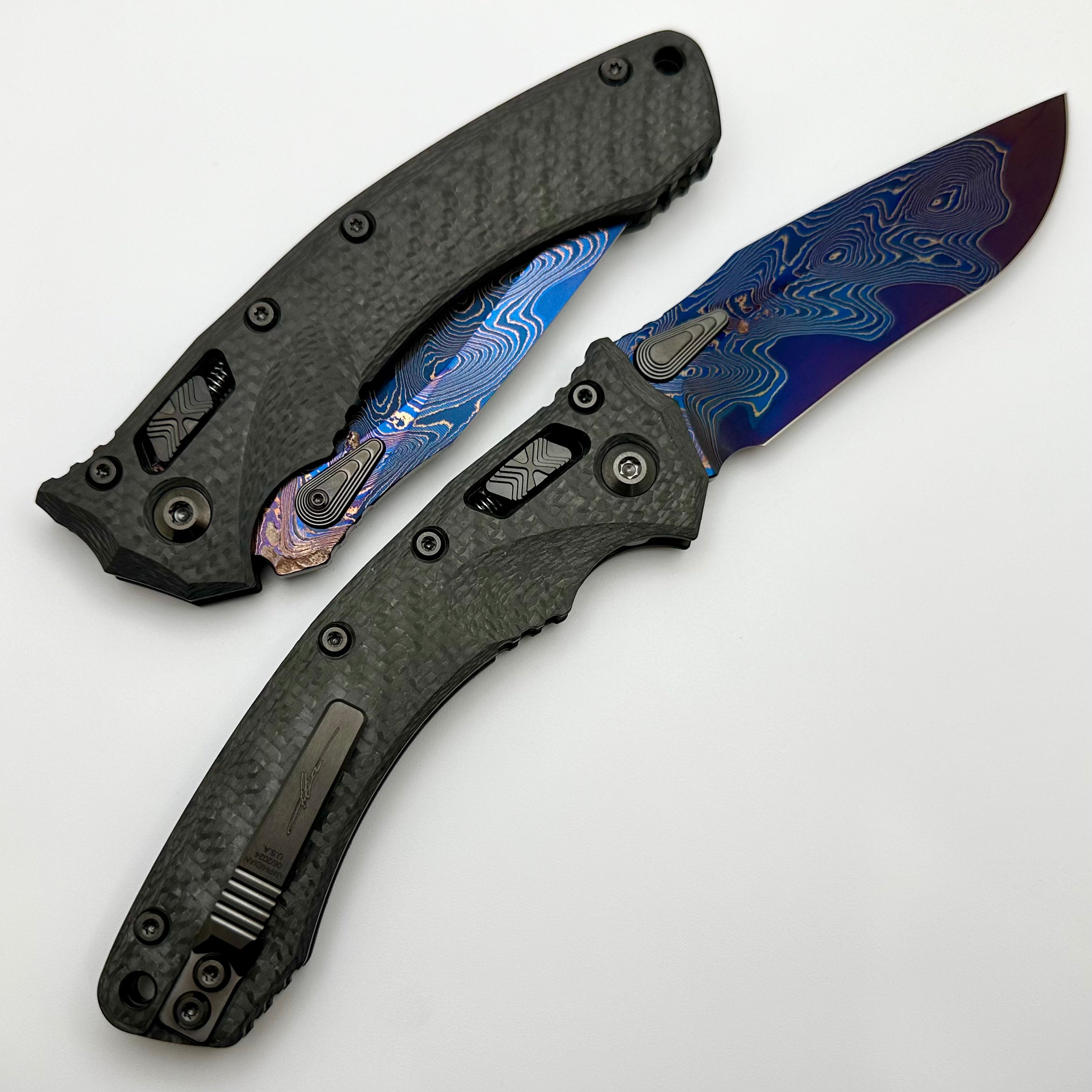 Microtech Amphibian RAM-LOK Elite Knife - Premium Baker Forge Damascus Blade with Carbon Fiber Handles & DLC Two-Tone Hardware