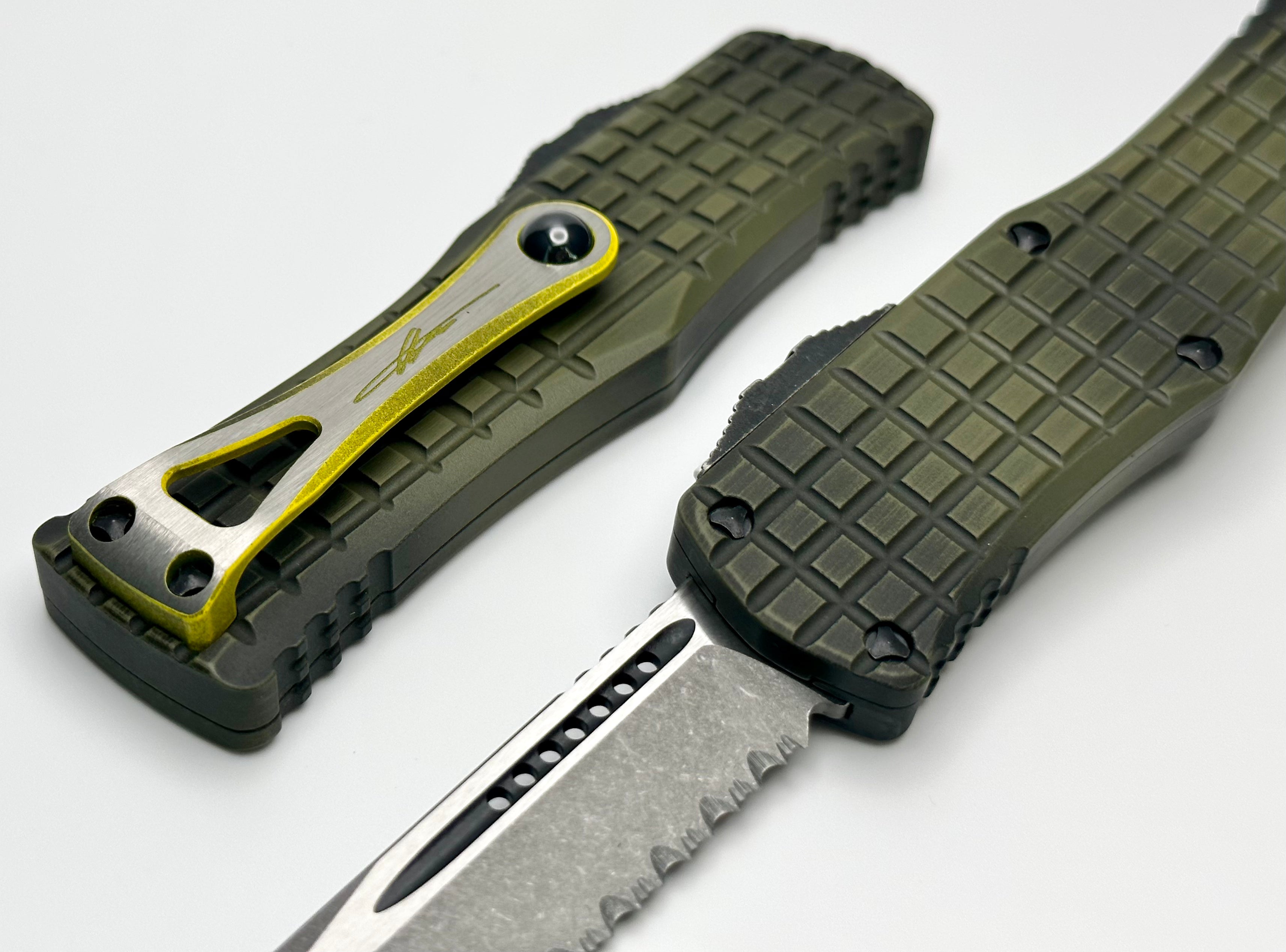 Microtech Hera Frag Grenade Green Apocalyptic Tactical Knife - Premium M390 Steel, Full Serrated Edge
