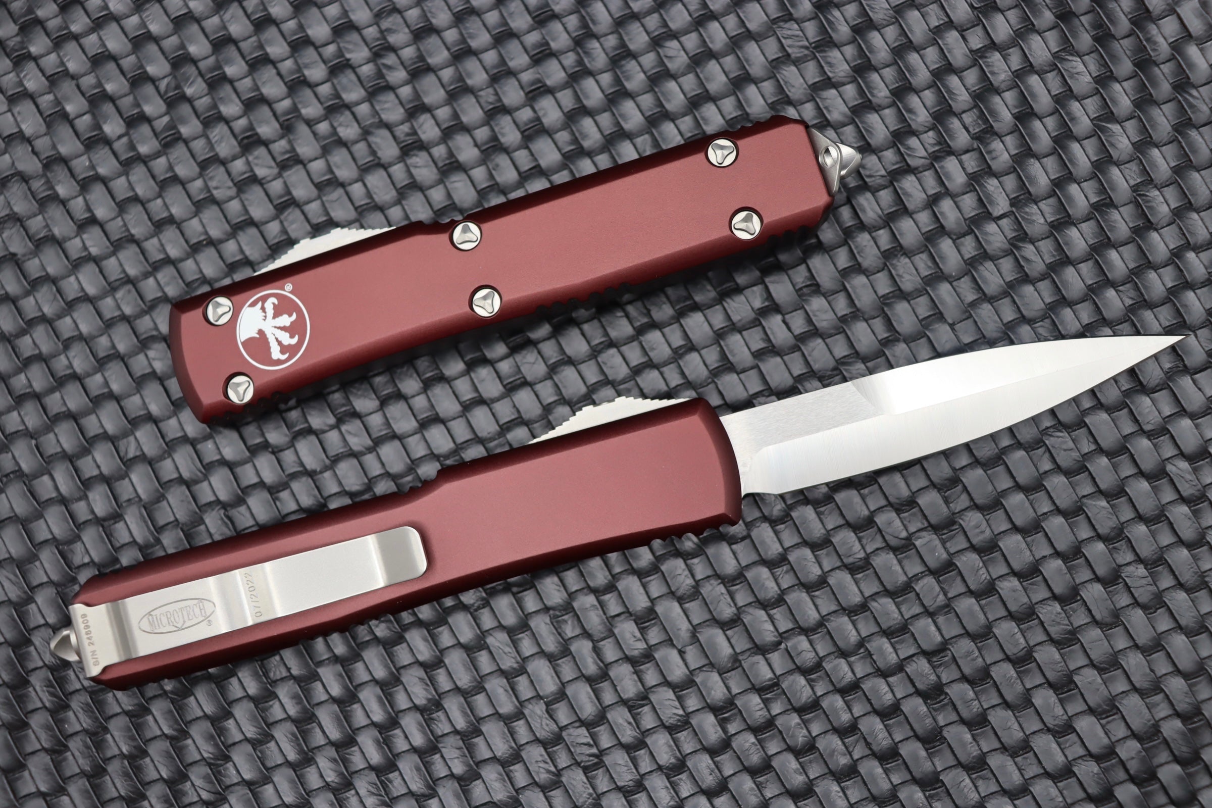 Microtech Ultratech Bayonet Satin Standard & Merlot 120-4MR - Premium OTF Knife