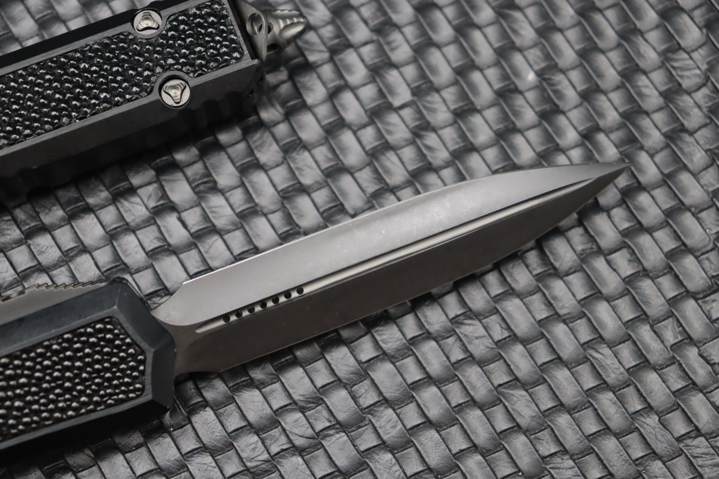 Marfione Makora Ultimate Tactical Knife - DLC Apocalyptic Finish with Stingray Inlays