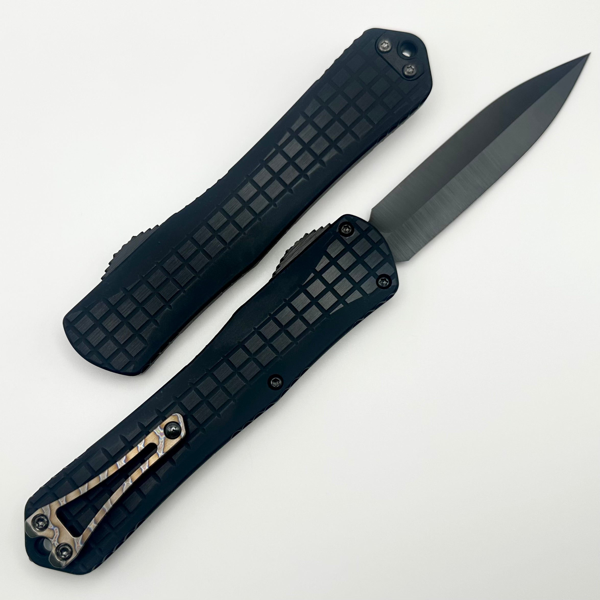 Heretic Knives Manticore X: Ultimate OTF Tactical Knife with MagnaCut Blade & Premium DLC Finish