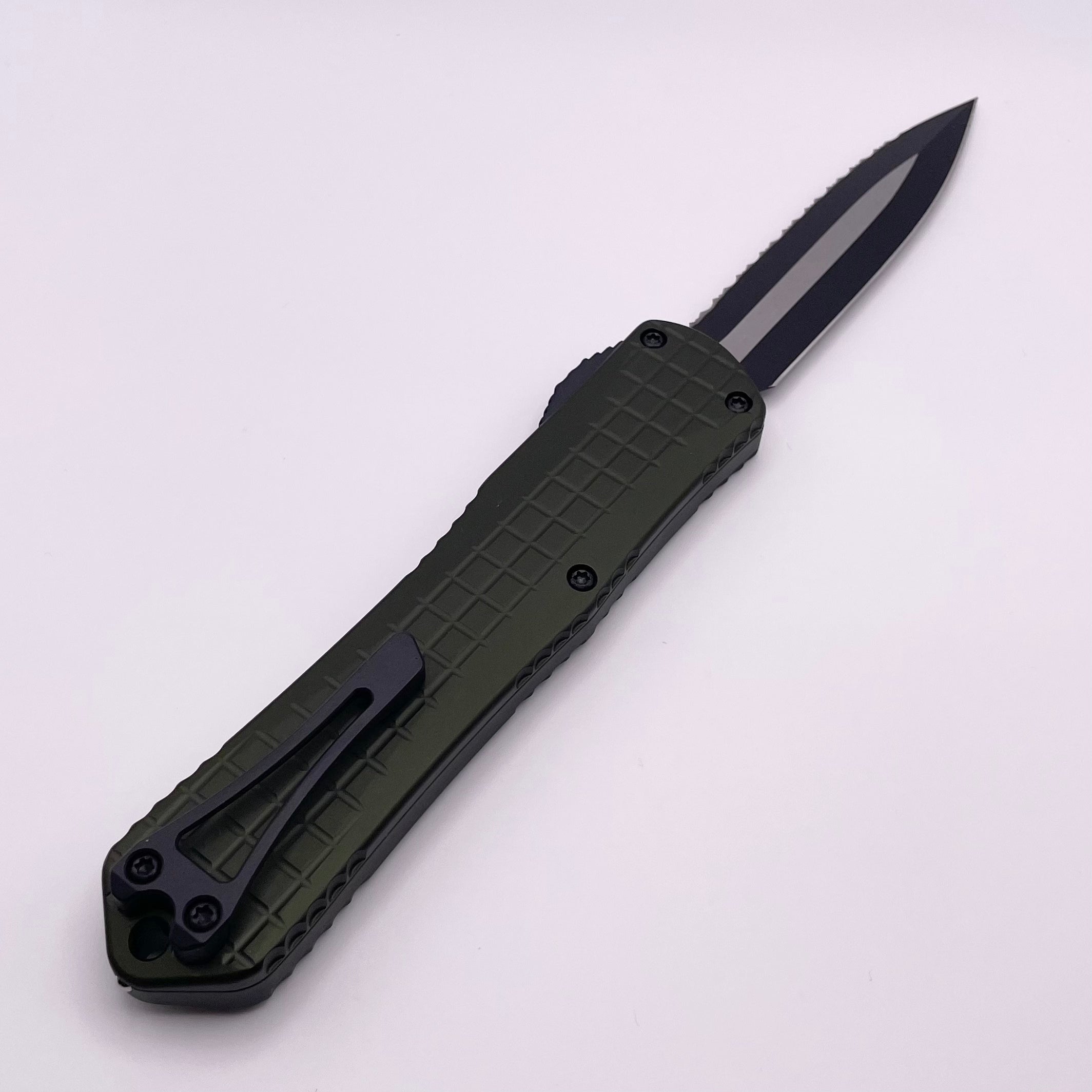 Premium Pre-Owned Heretic Knives Manticore X: Ultimate Green Frag Handle & Two-Tone Black D/E Full Serrated MagnaCut Blade