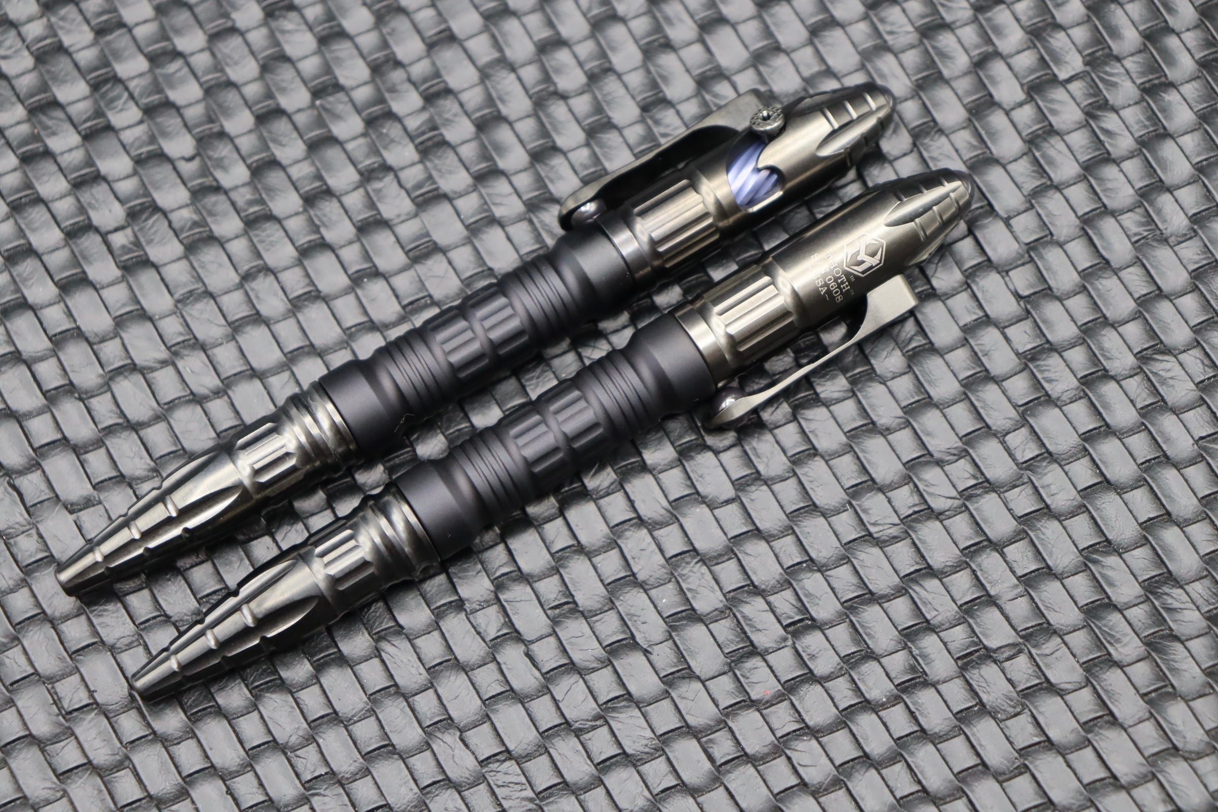 Heretic Knives Thoth DLC Premium Pen with Blue Accent