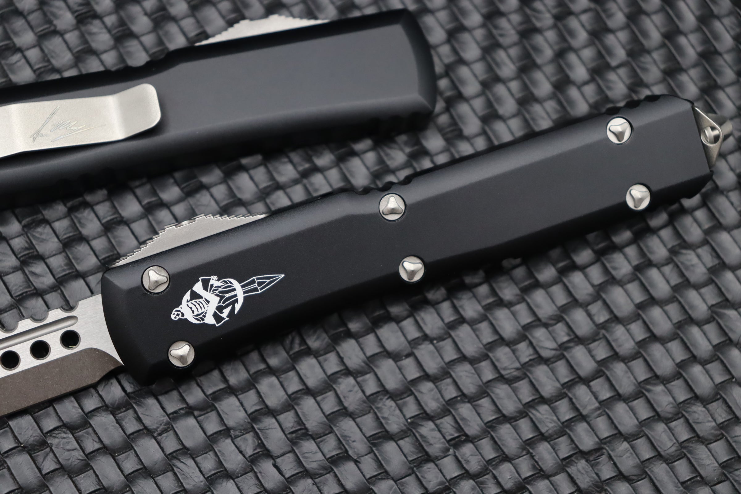 Microtech Ultratech Warhound Stonewash Standard & Black 119W-10S - Premium OTF Knife