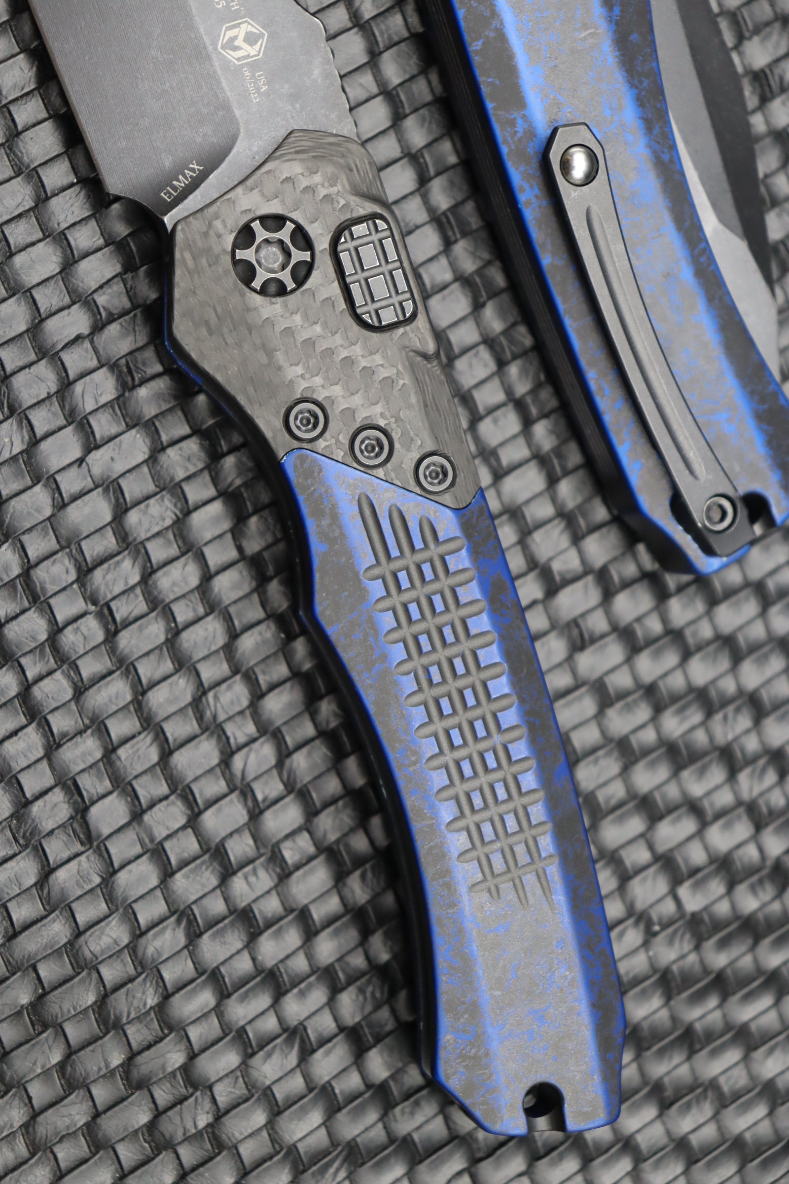Premium Heretic Knives Wraith Auto Tanto - Battleworn Black with Carbon Fiber & Breakthrough Blue Handle