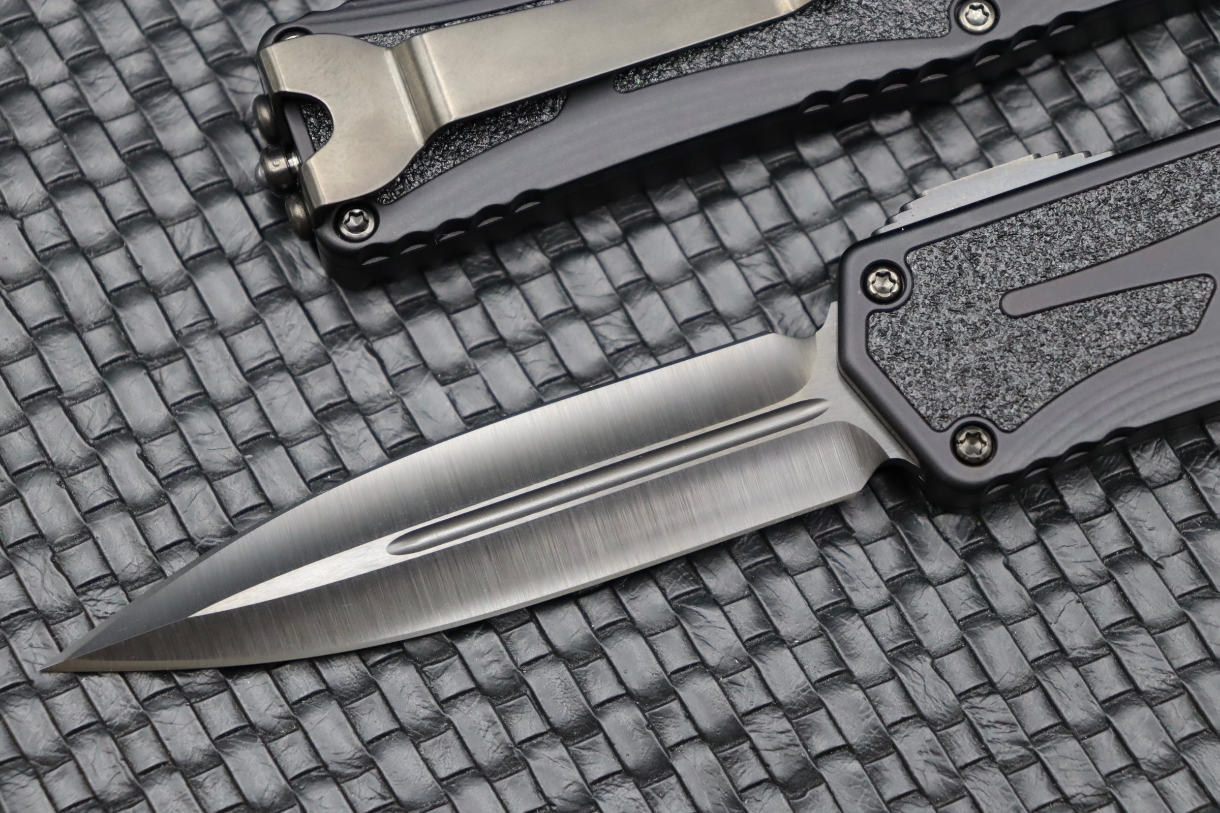 Premium Heretic Knives Colossus - Ultimate Double Edge DLC Blade with Black Fat Carbon Handle