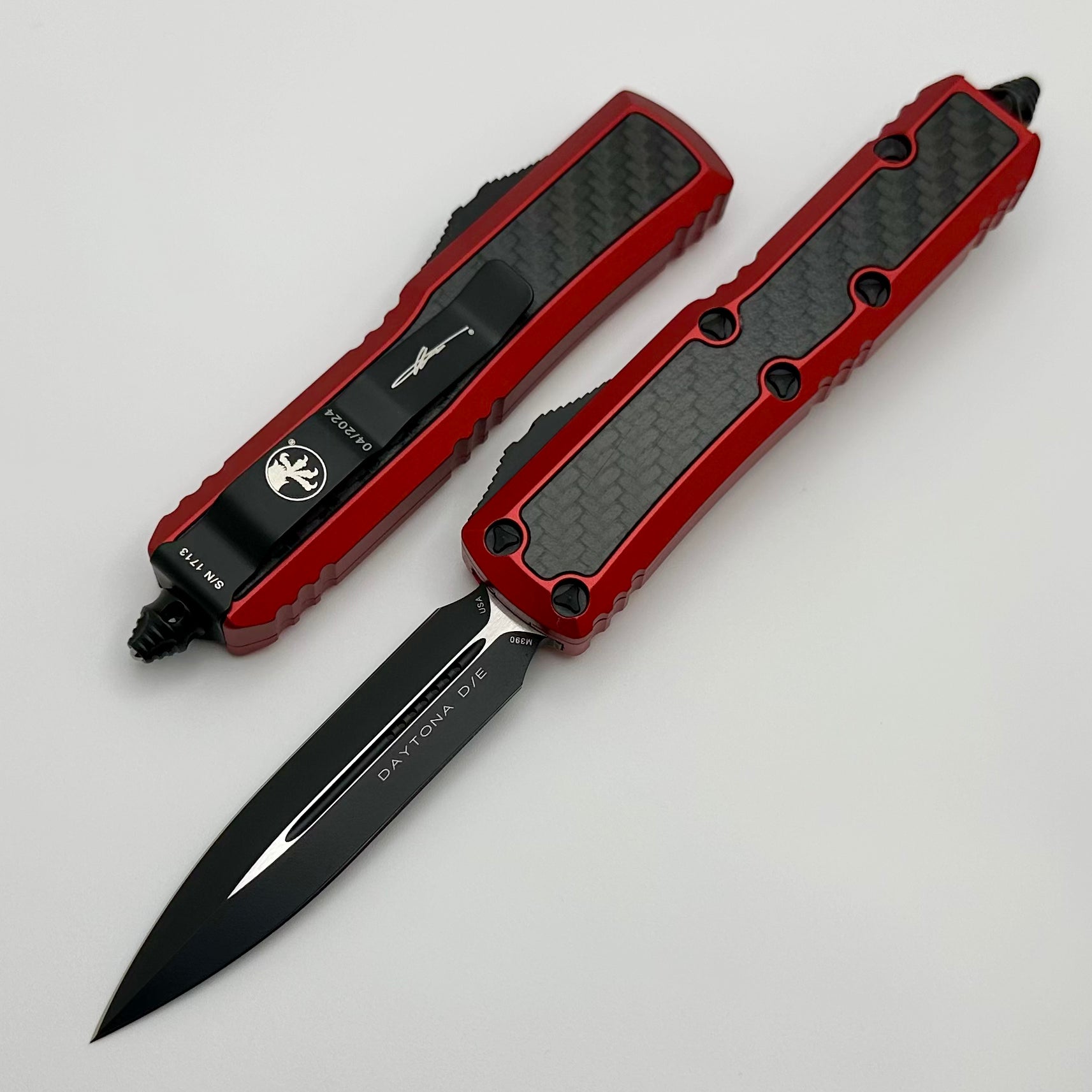 Microtech Daytona D/E Red Signature Series - Premium Carbon Fiber Inlay Knife