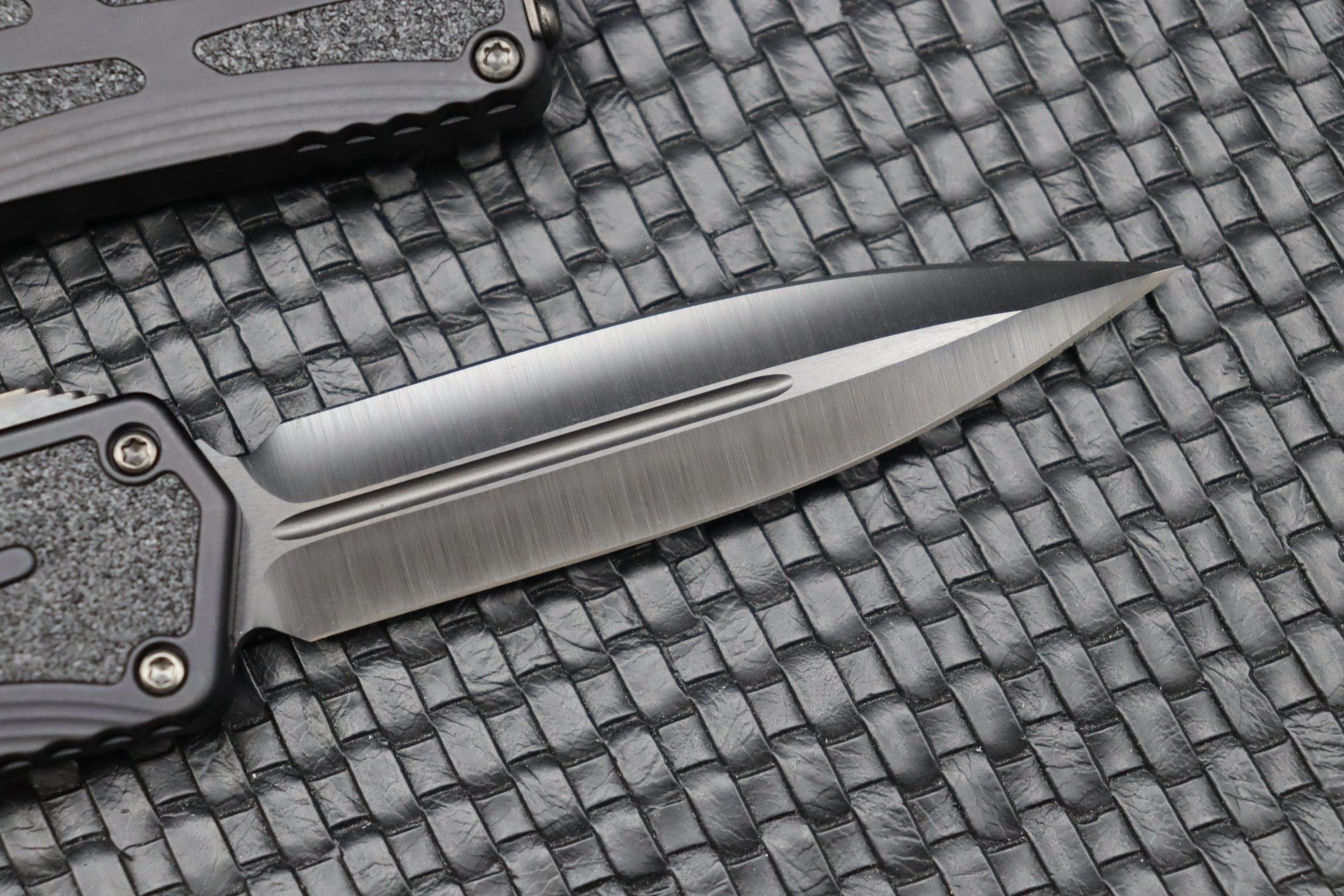 Premium Heretic Knives Colossus - Ultimate Double Edge DLC Blade with Black Fat Carbon Handle