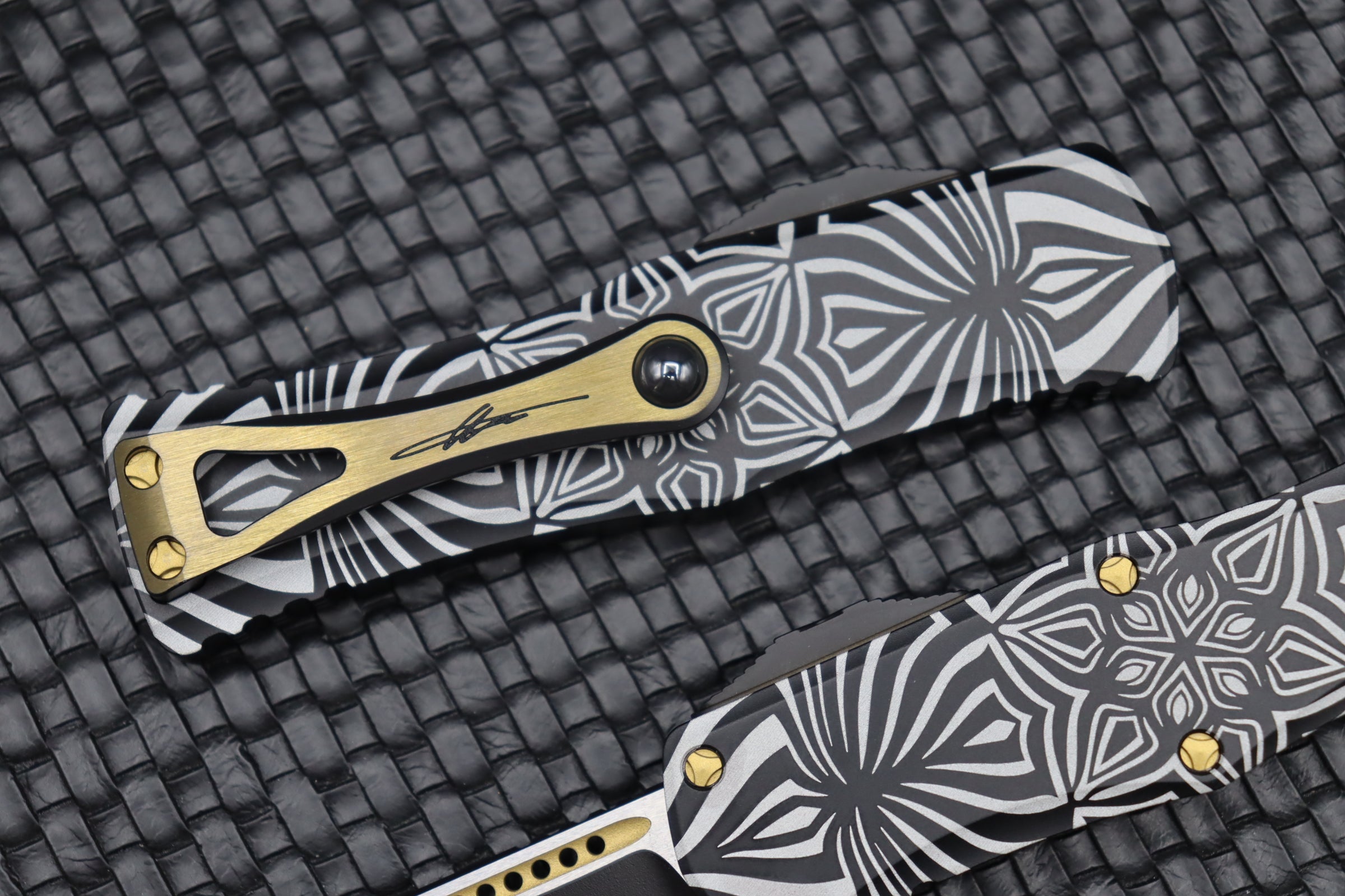 Premium Microtech Hera Knife - Two-Toned Black & Gold 'SOURCE' Artwork