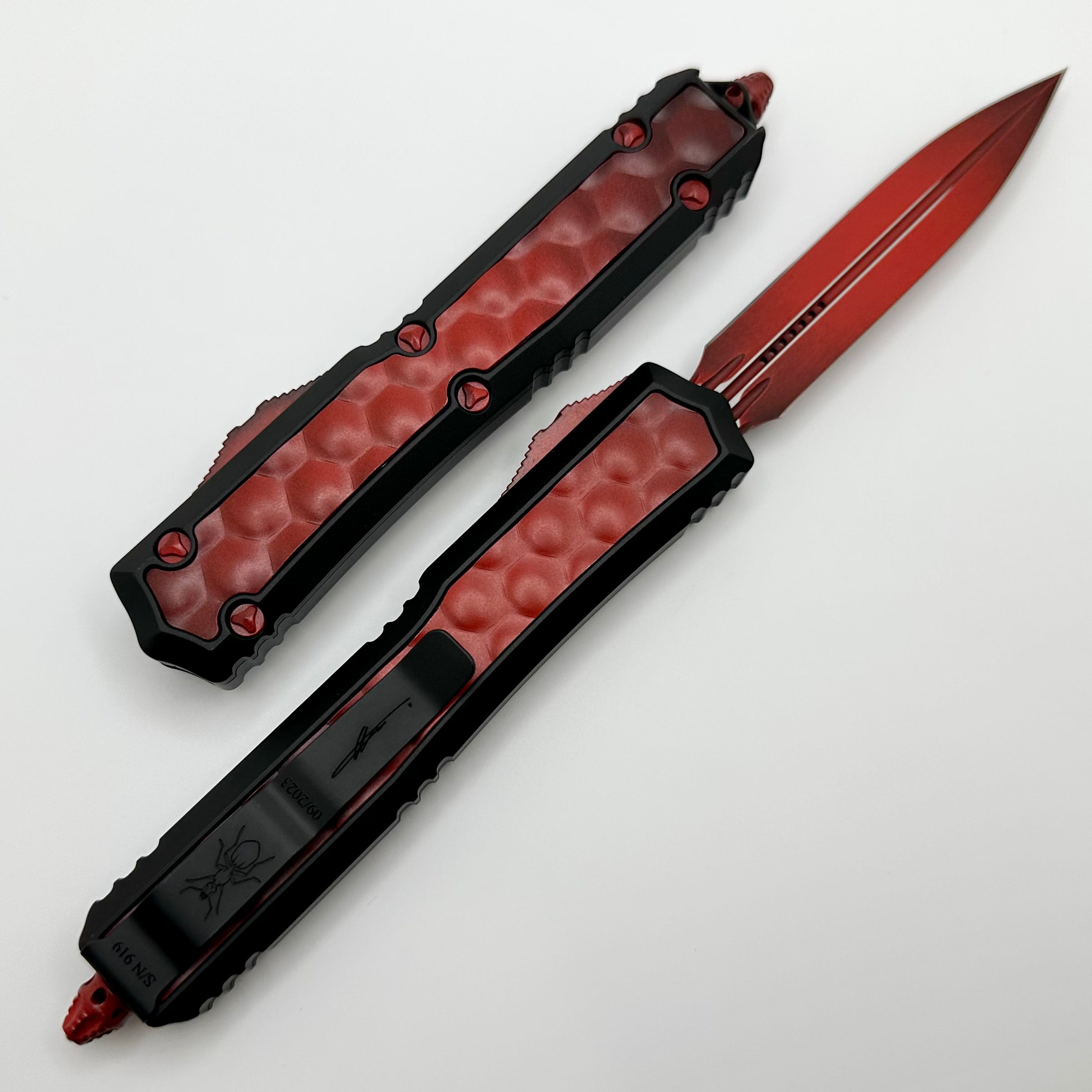 Premium Microtech Makora Signature Series - Weathered Red DLC Double Edge Knife