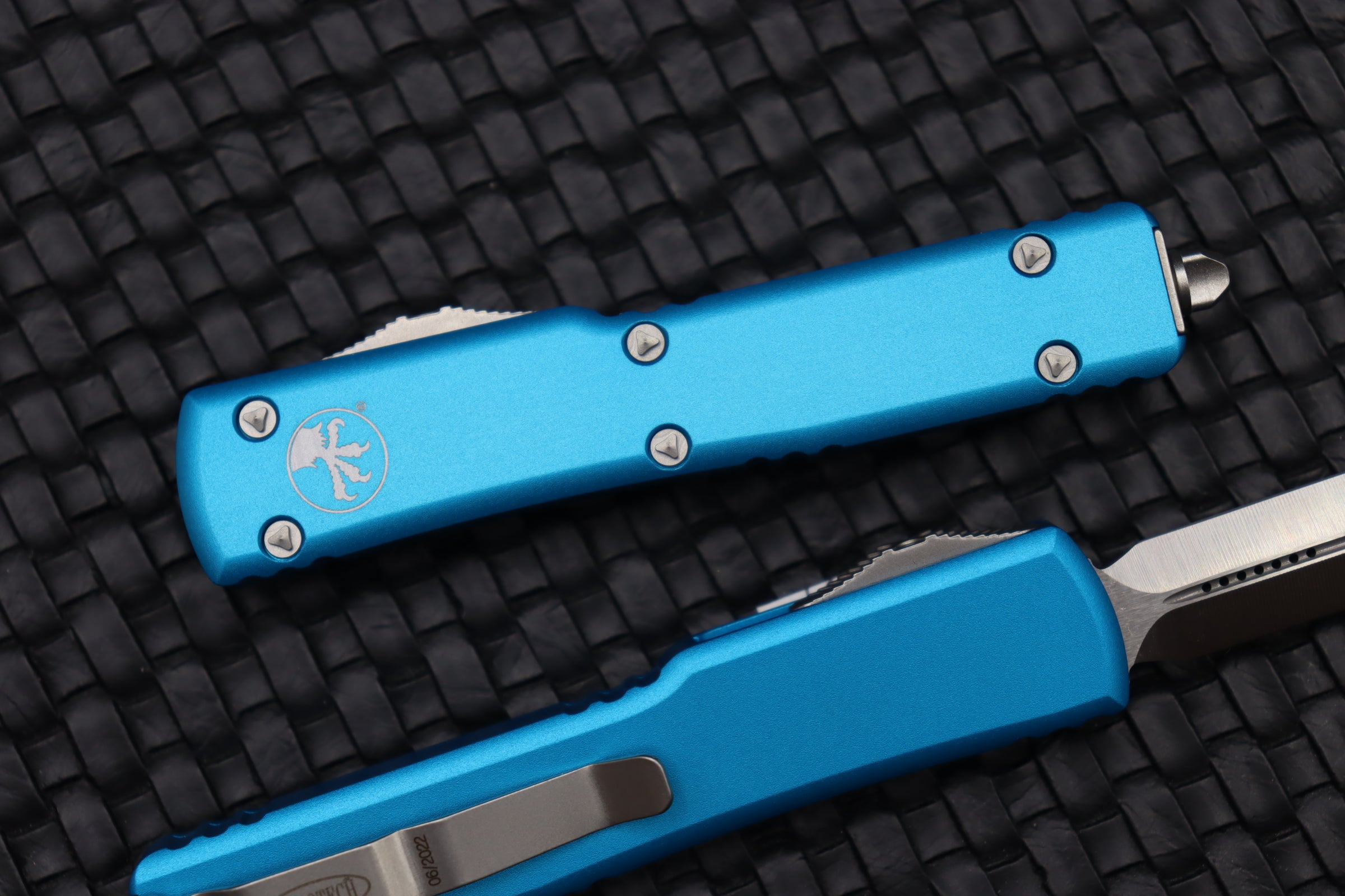 Microtech UTX-70 Double Edge Satin Standard & Turquoise 147-4TQ - Ultimate Compact EDC Knife