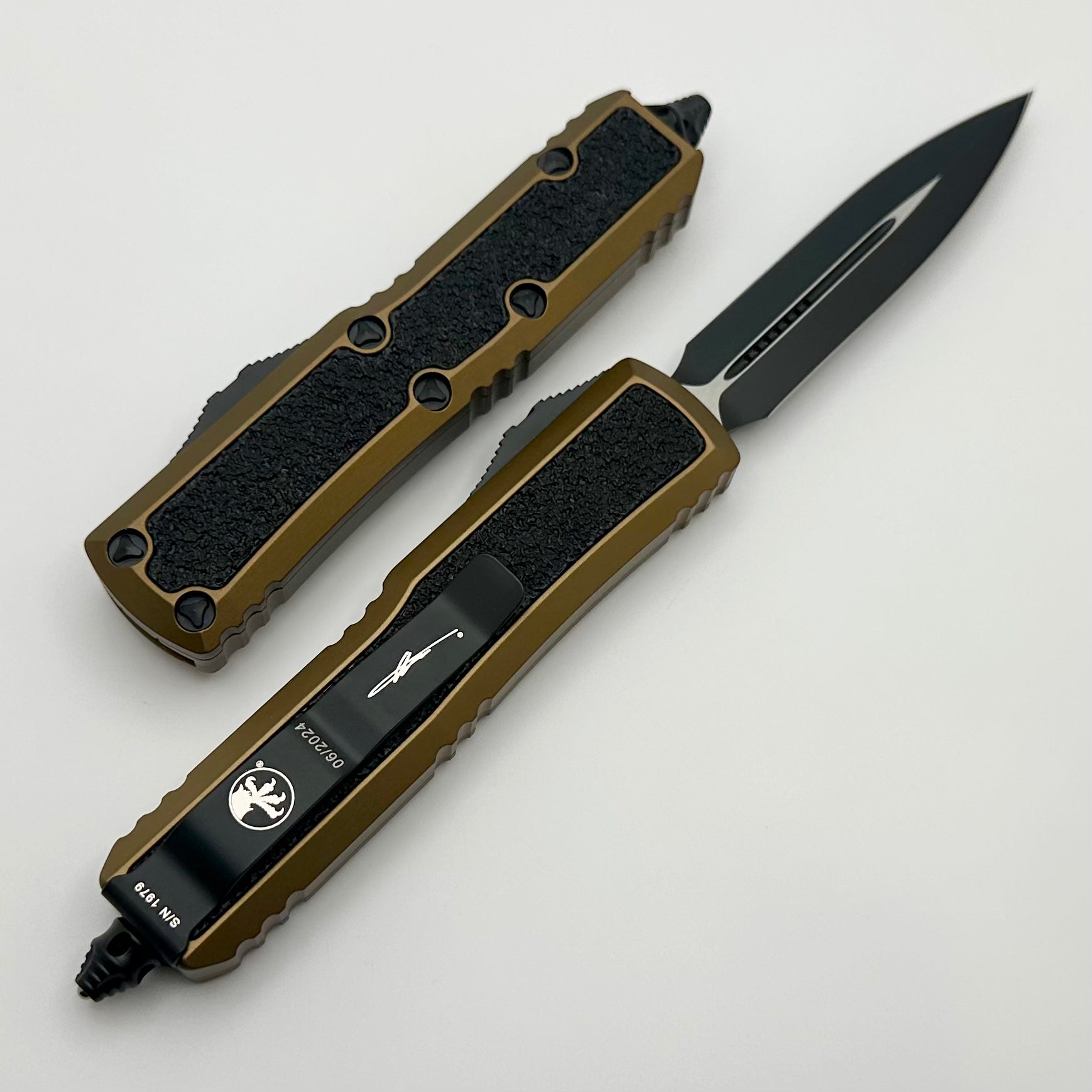 Microtech Daytona D/E Tan Standard - Premium Tactical Knife with Grip Tape Inlays (Signature Series 126-1TAS)