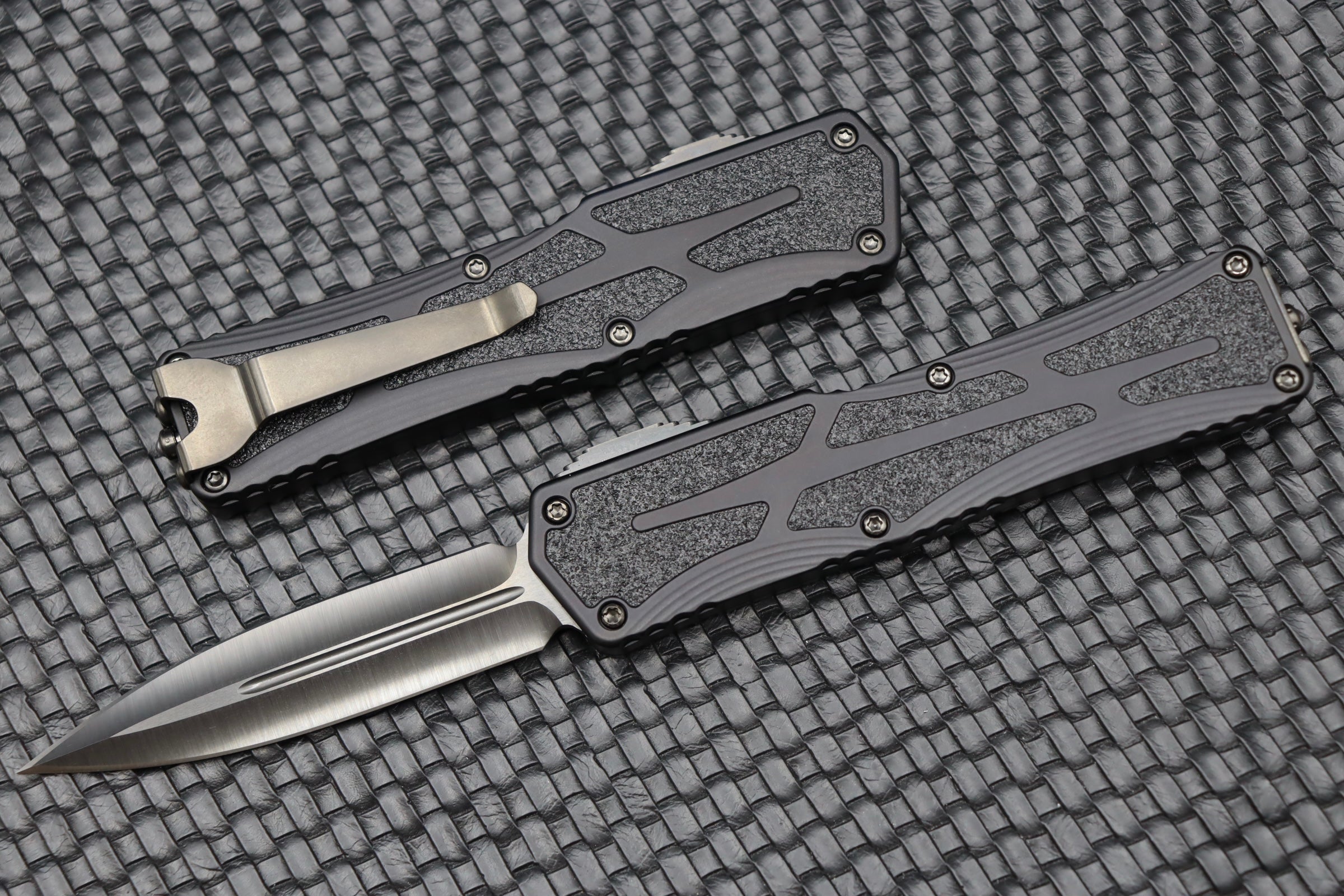 Premium Heretic Knives Colossus - Ultimate Double Edge DLC Blade with Black Fat Carbon Handle