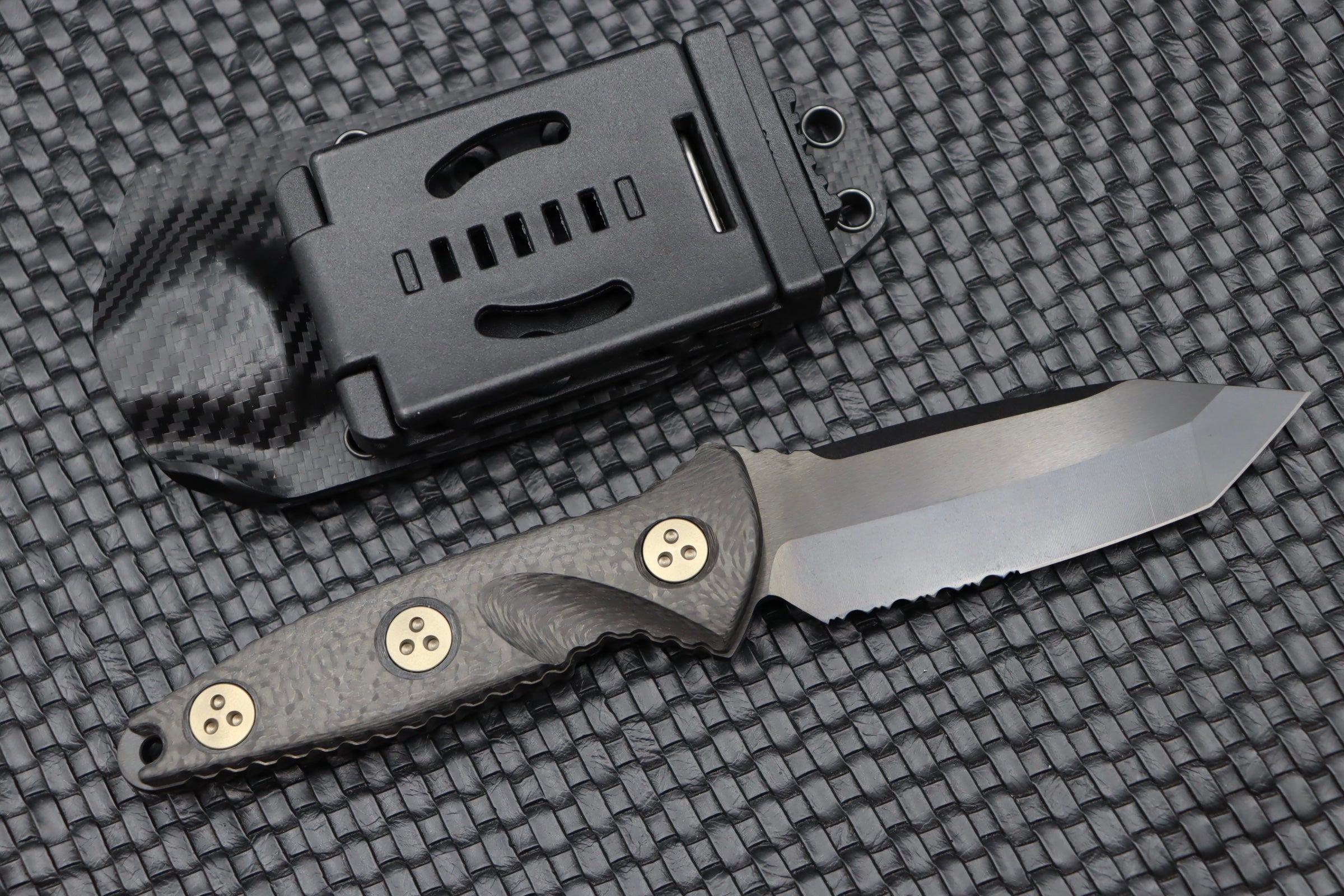 Microtech Socom Alpha Mini Tanto - Premium Tactical Knife with Black DLC & Carbon Fiber