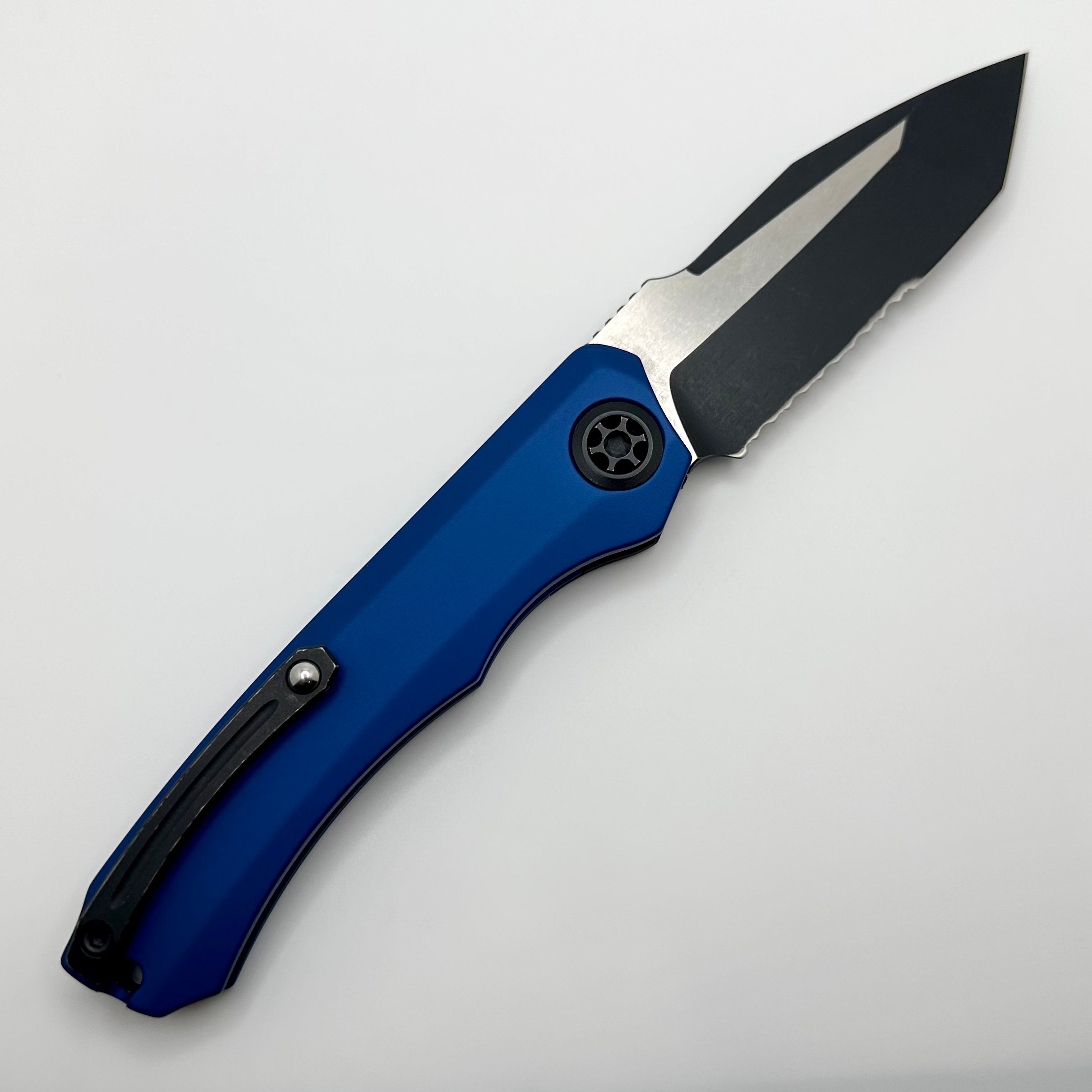 Heretic Knives Wraith Auto Elite: Two-Tone Tanto with Carbon Fiber Bolster & Blue Handle (H100-8B-BLU) - Blemished Edition