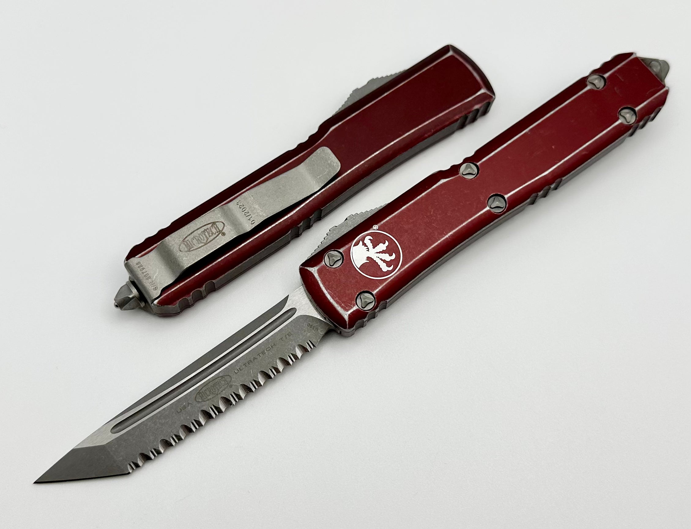 Microtech Ultratech Tanto Apocalyptic Full Serrated - Premium Merlot Finish